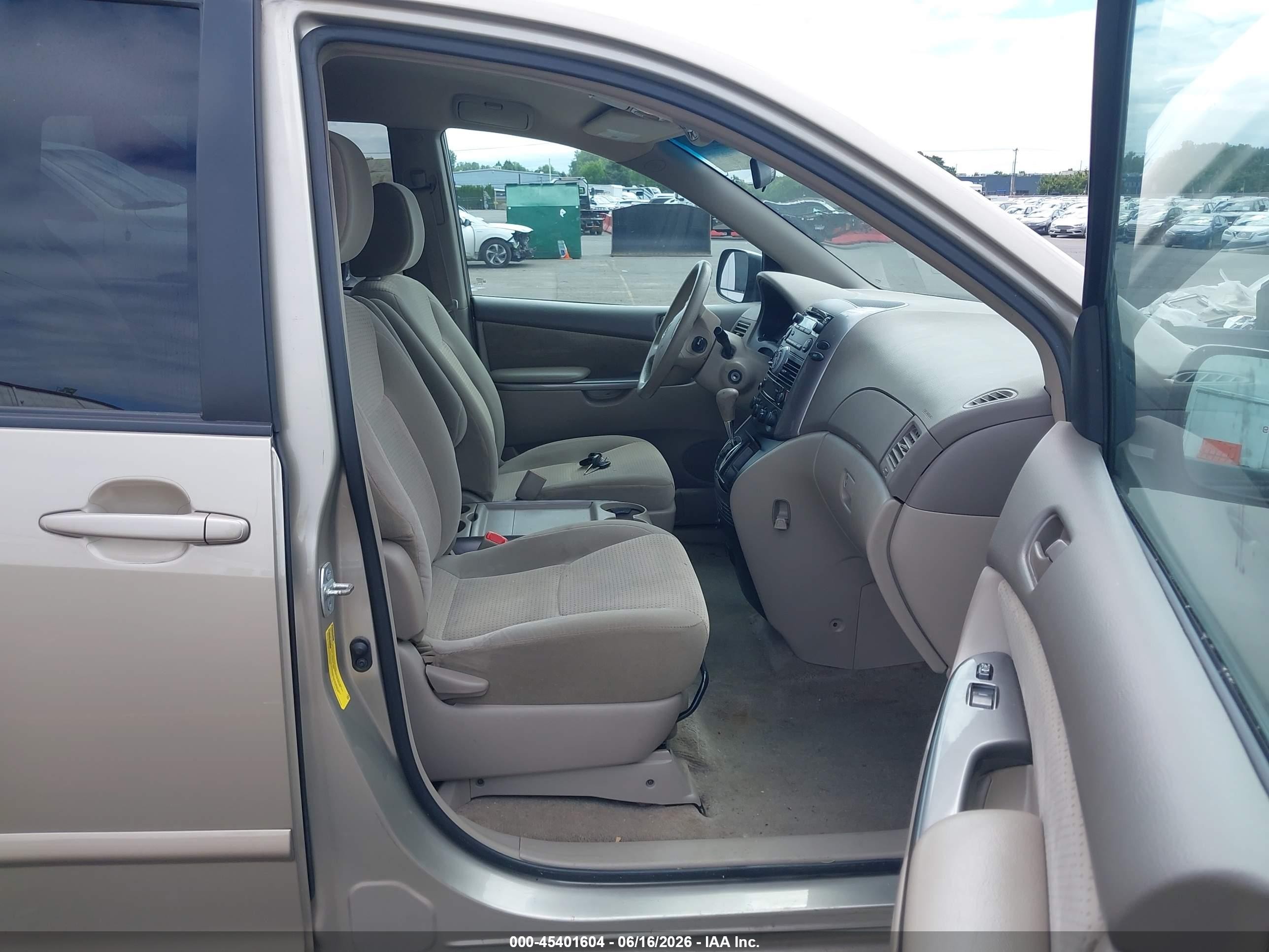 2010 Toyota Sienna Le Gold vin: 5TDKK4CC8AS306099