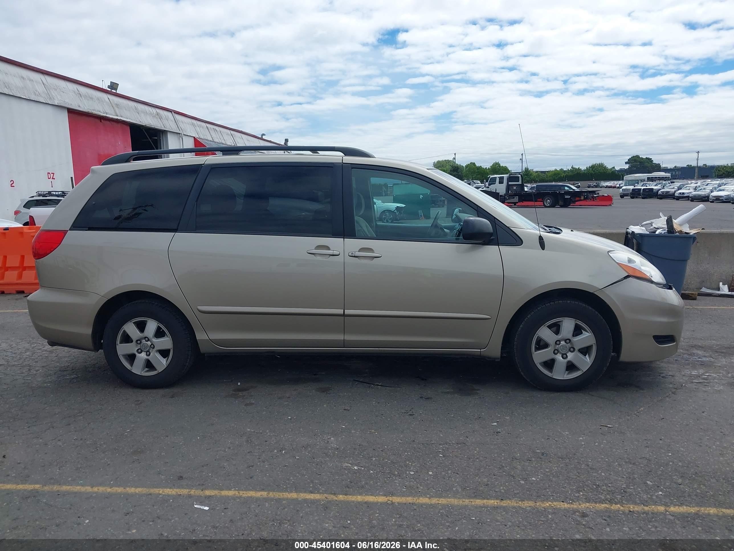 2010 Toyota Sienna Le Gold vin: 5TDKK4CC8AS306099