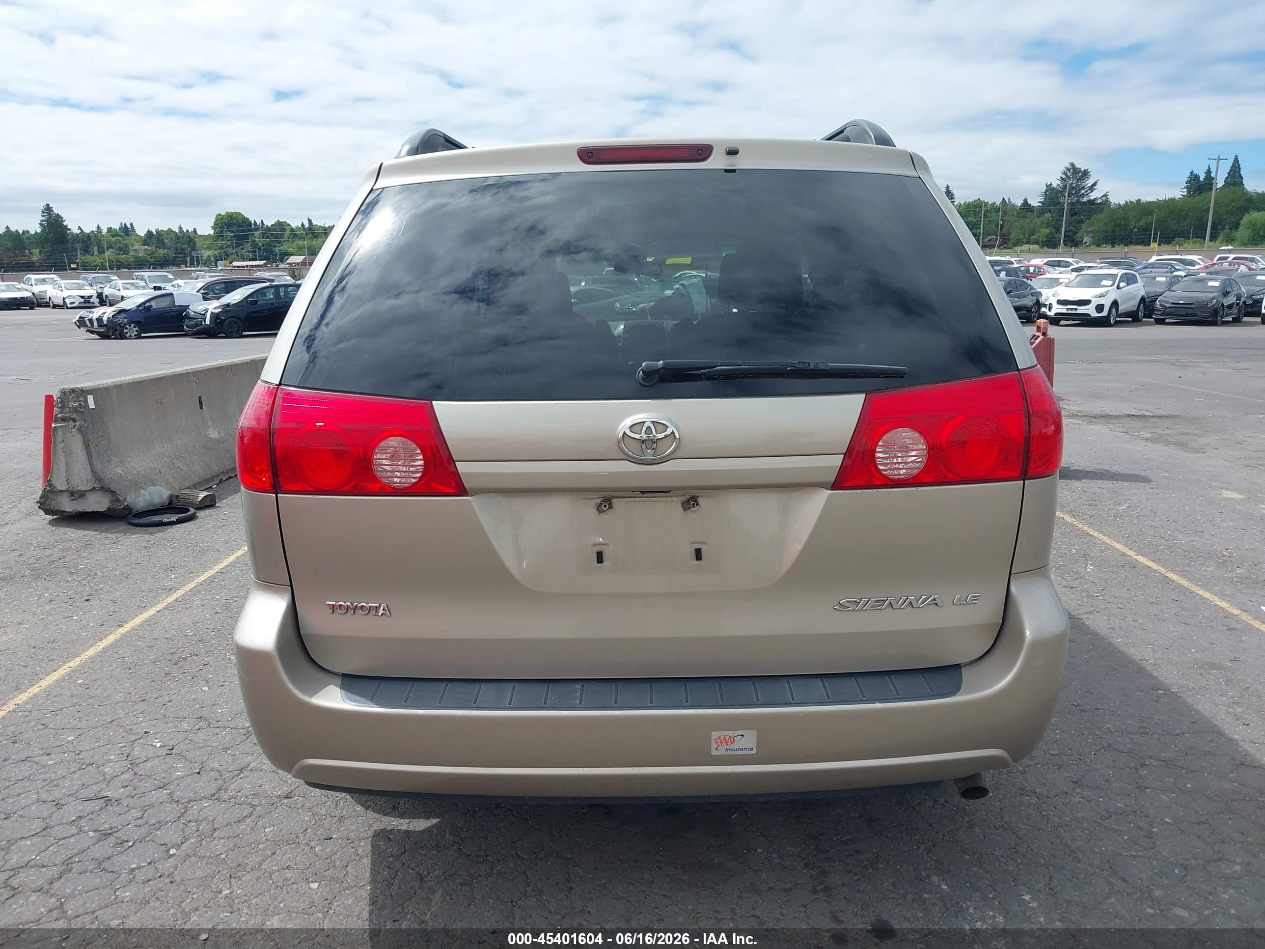 2010 Toyota Sienna Le Gold vin: 5TDKK4CC8AS306099
