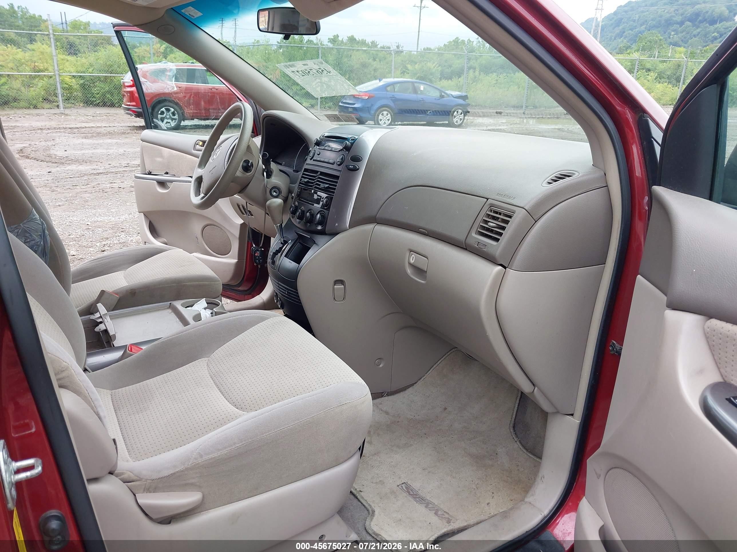 2010 Toyota Sienna Le Red vin: 5TDKK4CC8AS307835