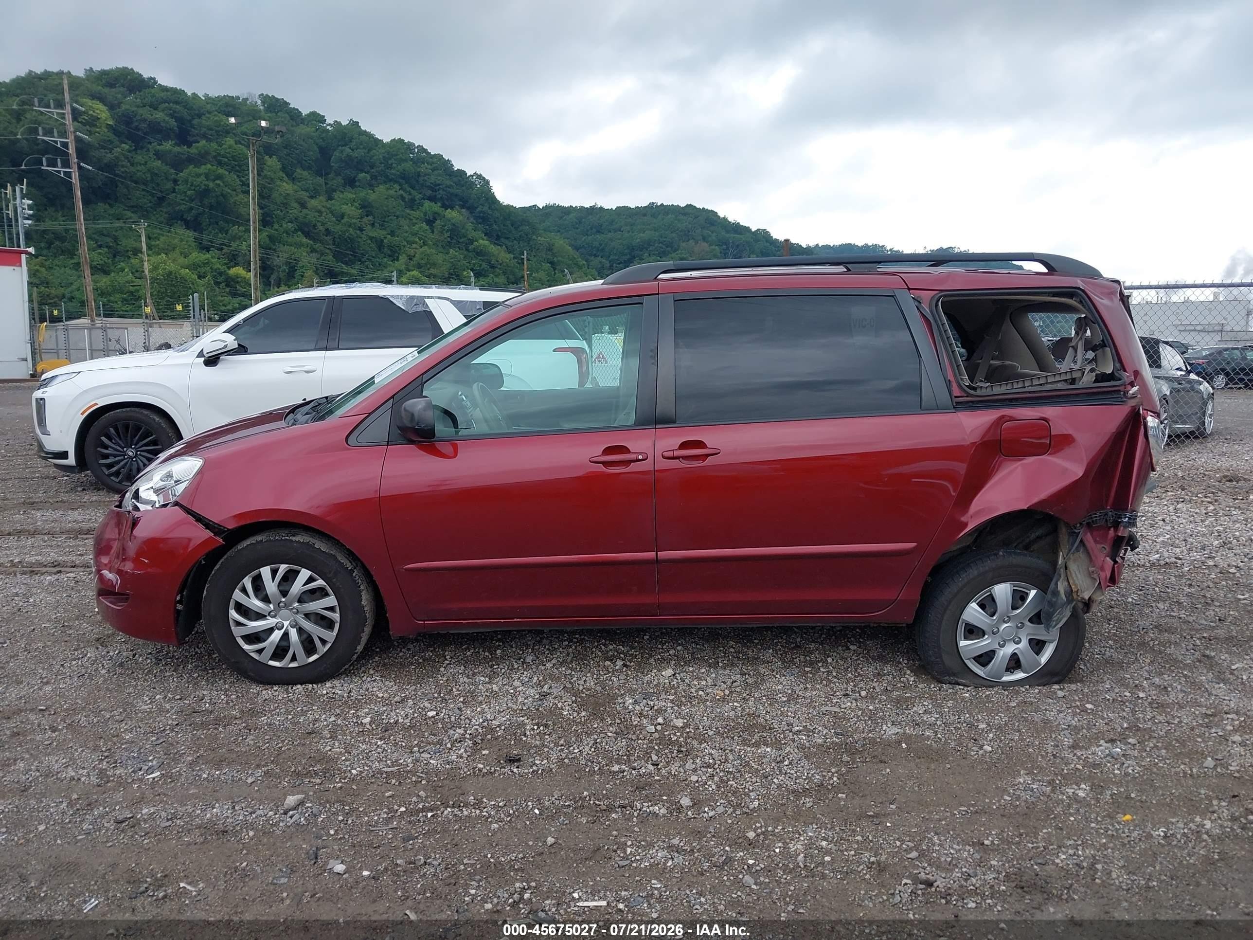 2010 Toyota Sienna Le Red vin: 5TDKK4CC8AS307835