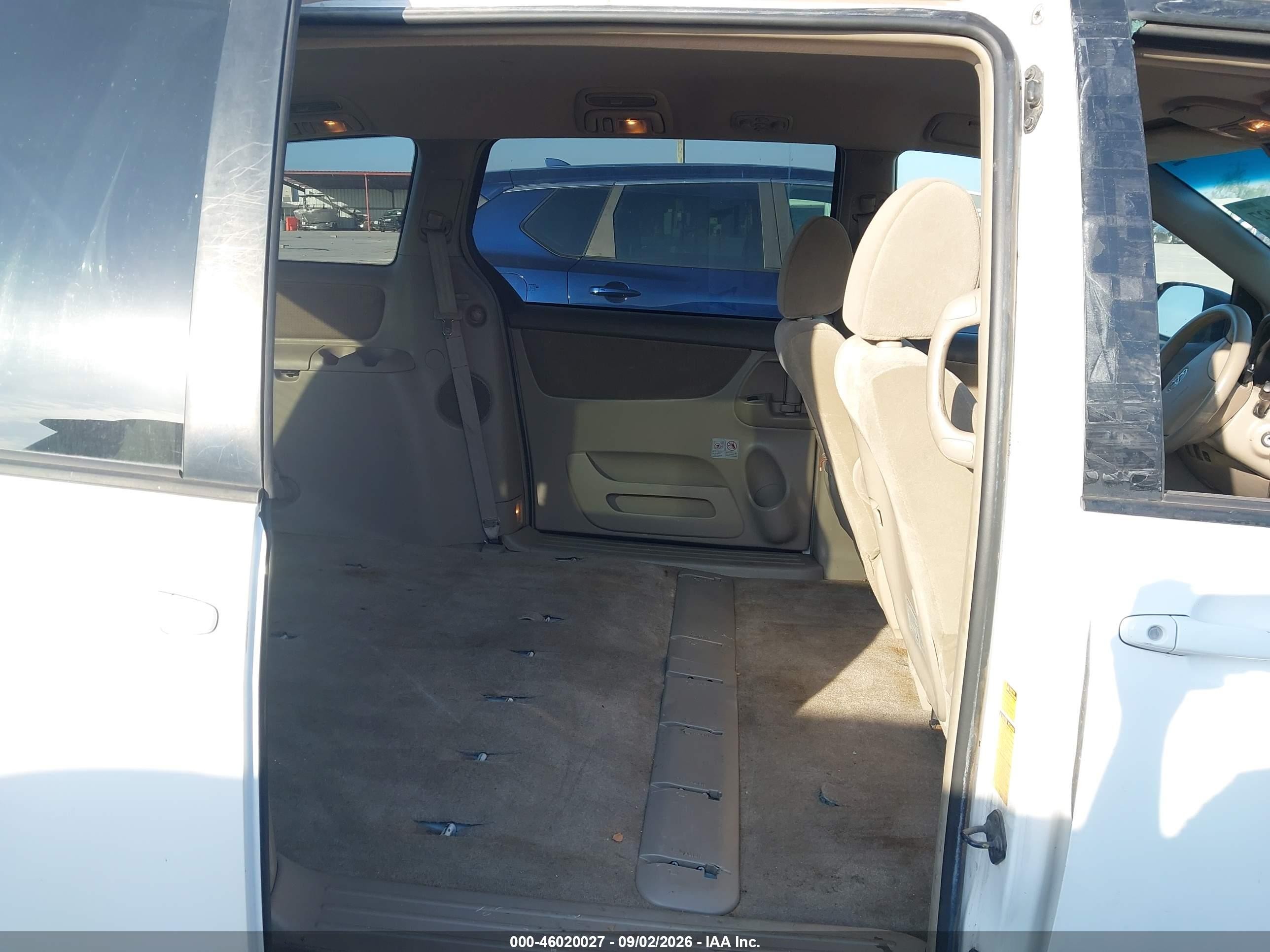 2010 Toyota Sienna Le White vin: 5TDKK4CC8AS308953