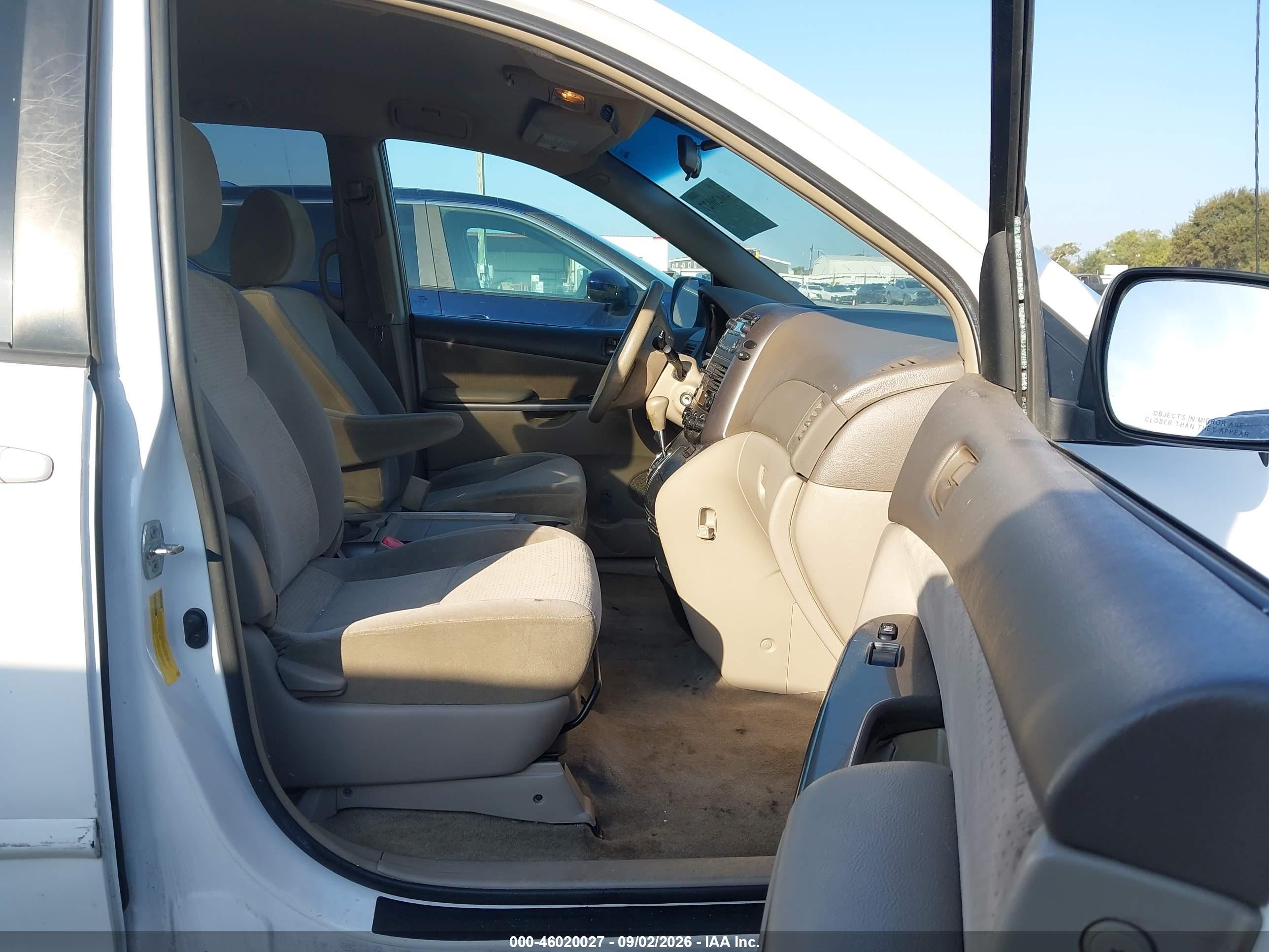2010 Toyota Sienna Le White vin: 5TDKK4CC8AS308953