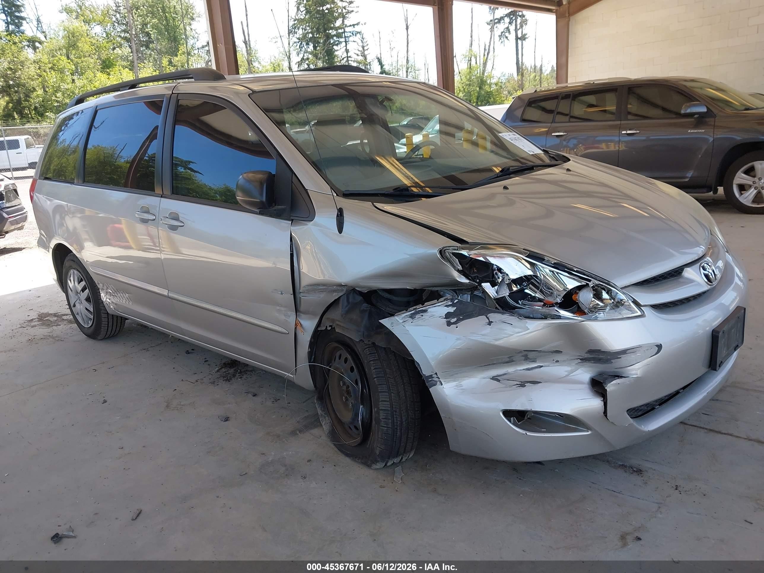 2010 Toyota Sienna Ce Silver vin: 5TDKK4CC8AS316521