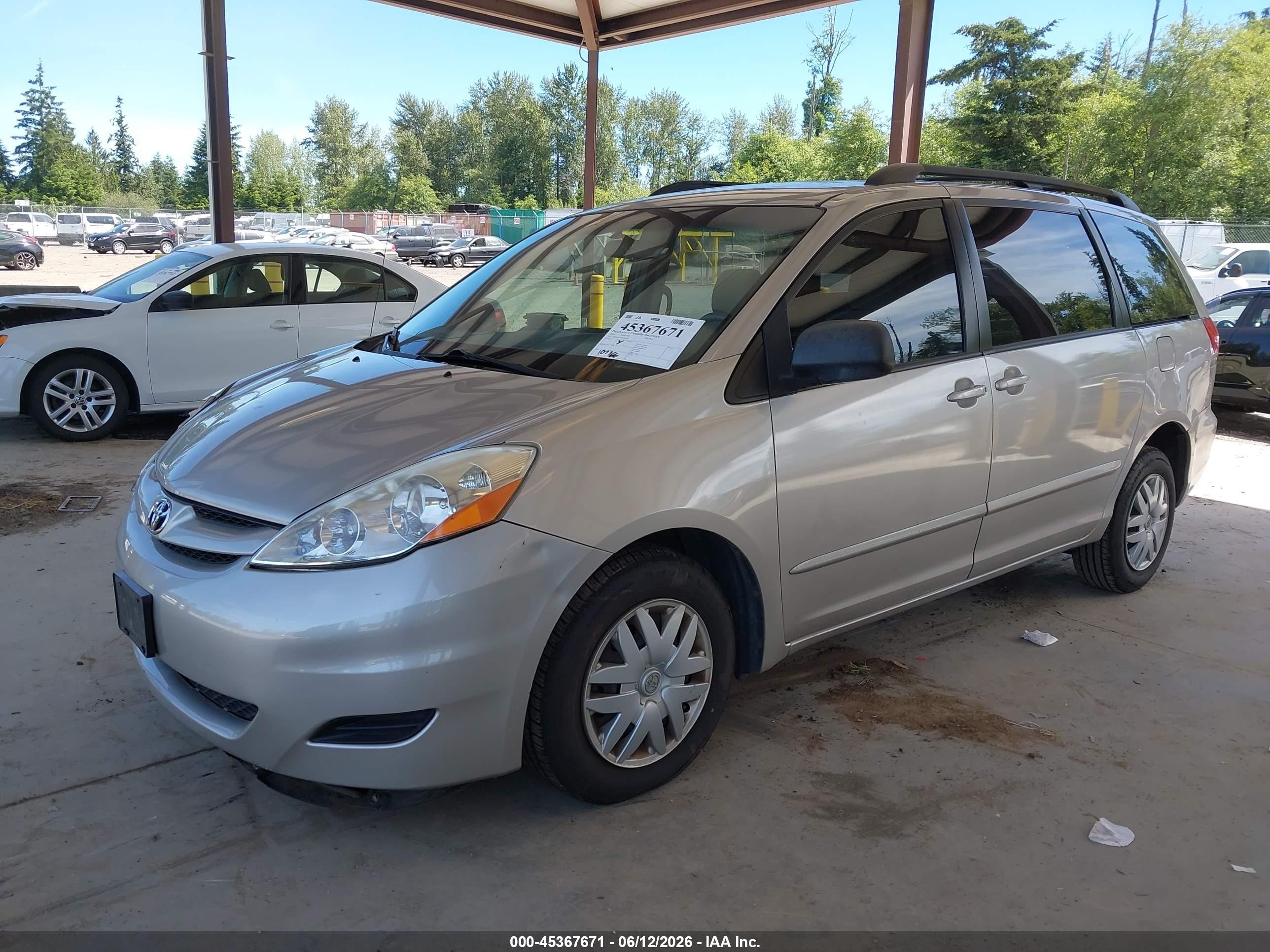 2010 Toyota Sienna Ce Silver vin: 5TDKK4CC8AS316521