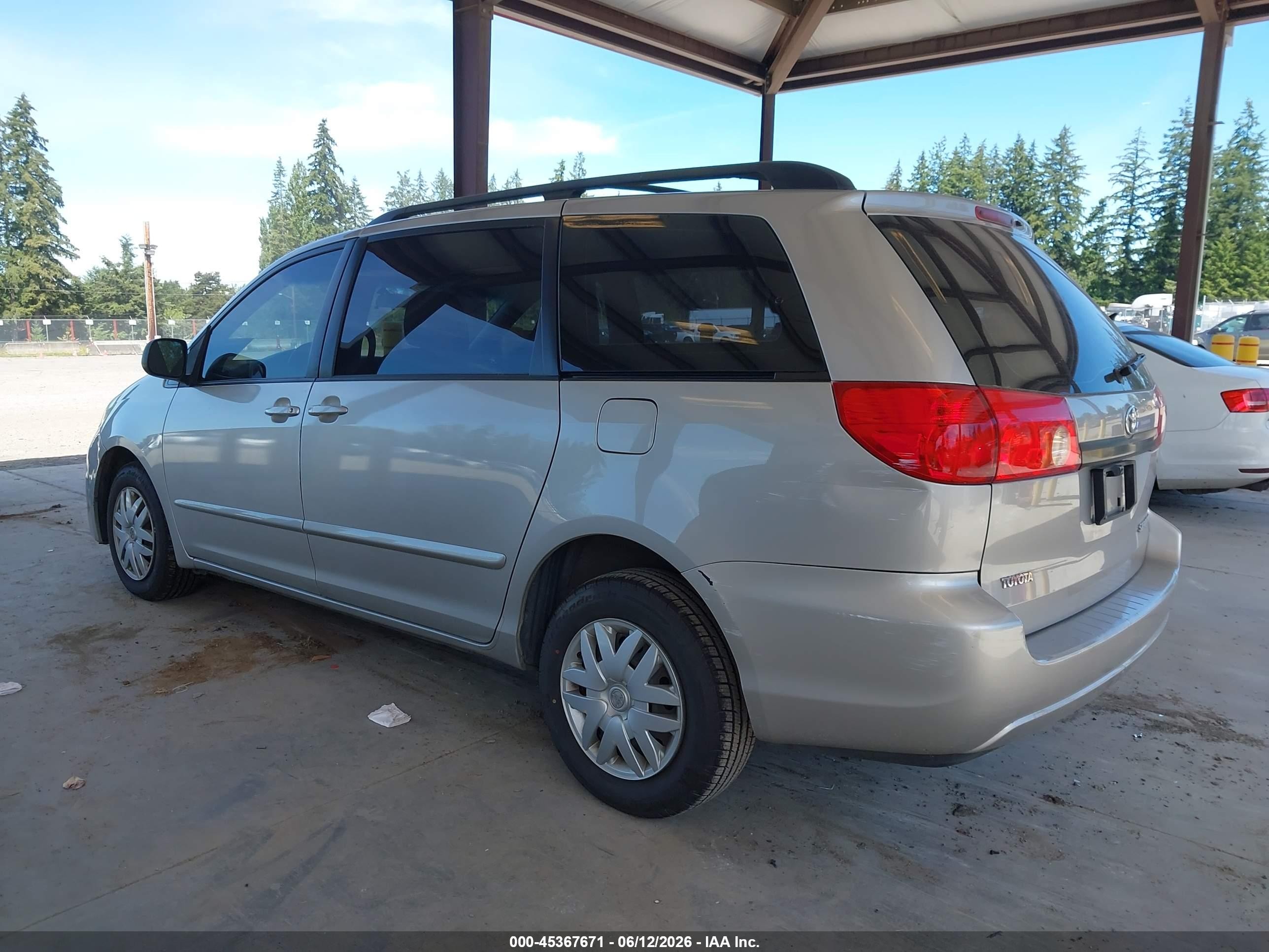 2010 Toyota Sienna Ce Silver vin: 5TDKK4CC8AS316521