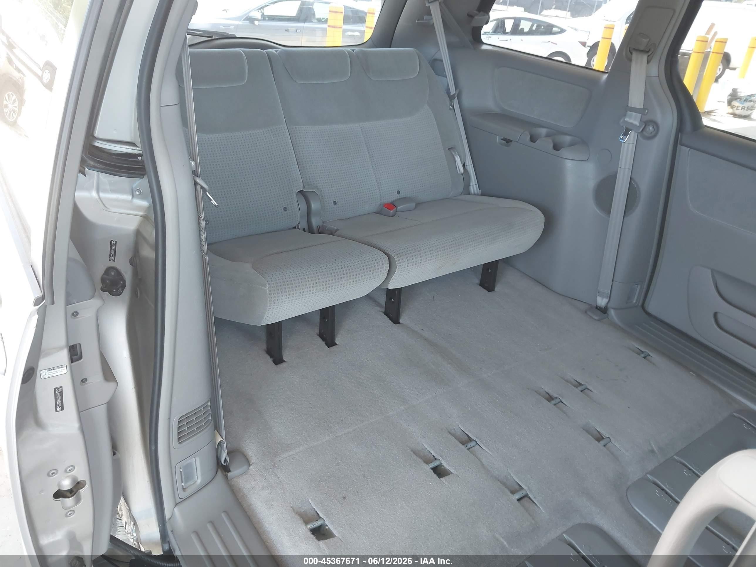 2010 Toyota Sienna Ce Silver vin: 5TDKK4CC8AS316521