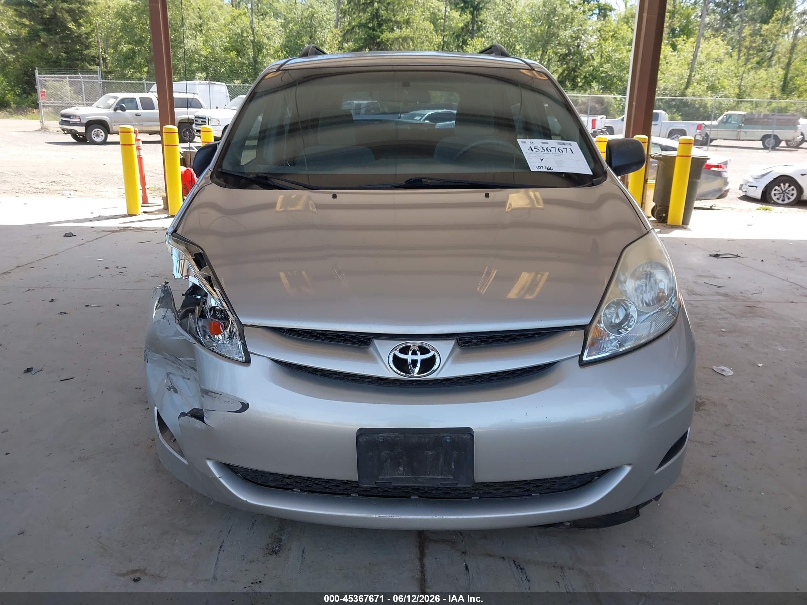 2010 Toyota Sienna Ce Silver vin: 5TDKK4CC8AS316521