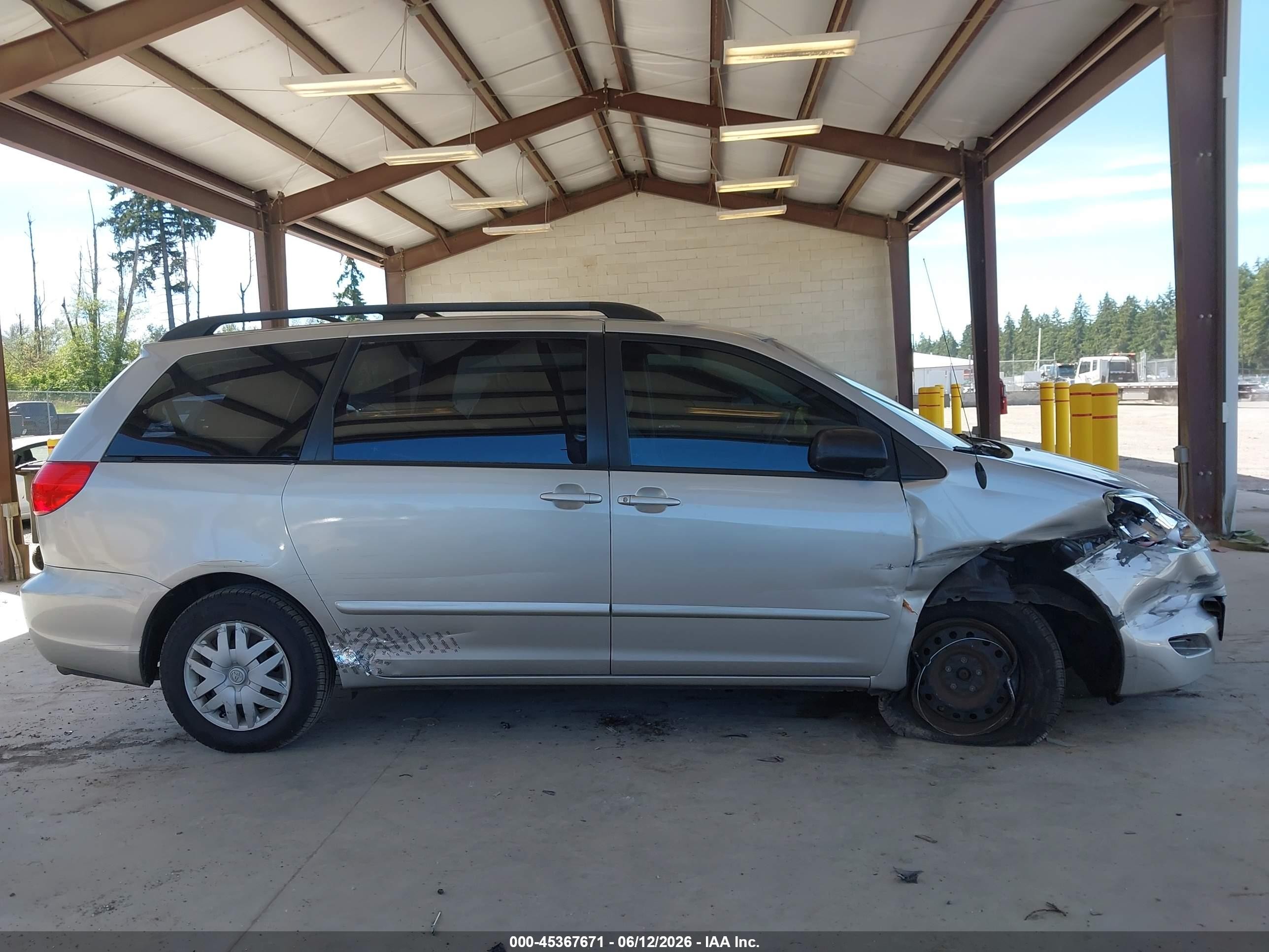 2010 Toyota Sienna Ce Silver vin: 5TDKK4CC8AS316521
