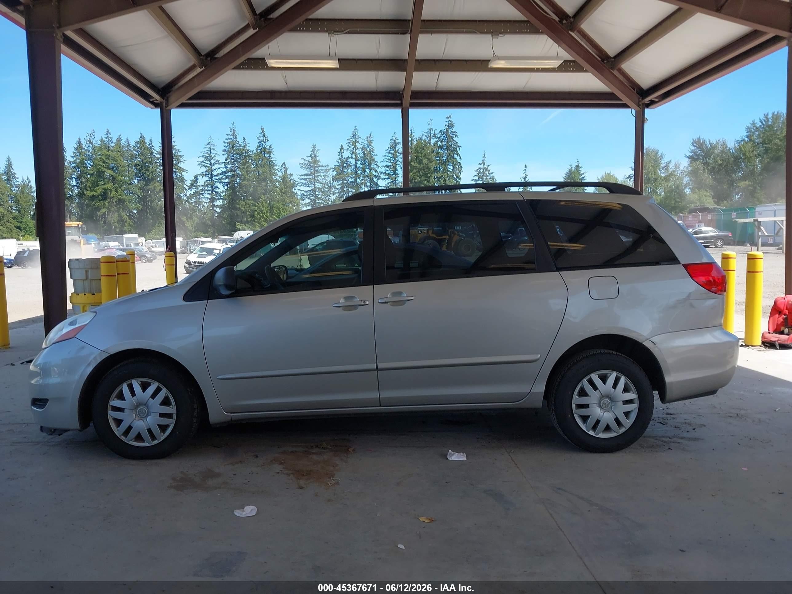 2010 Toyota Sienna Ce Silver vin: 5TDKK4CC8AS316521