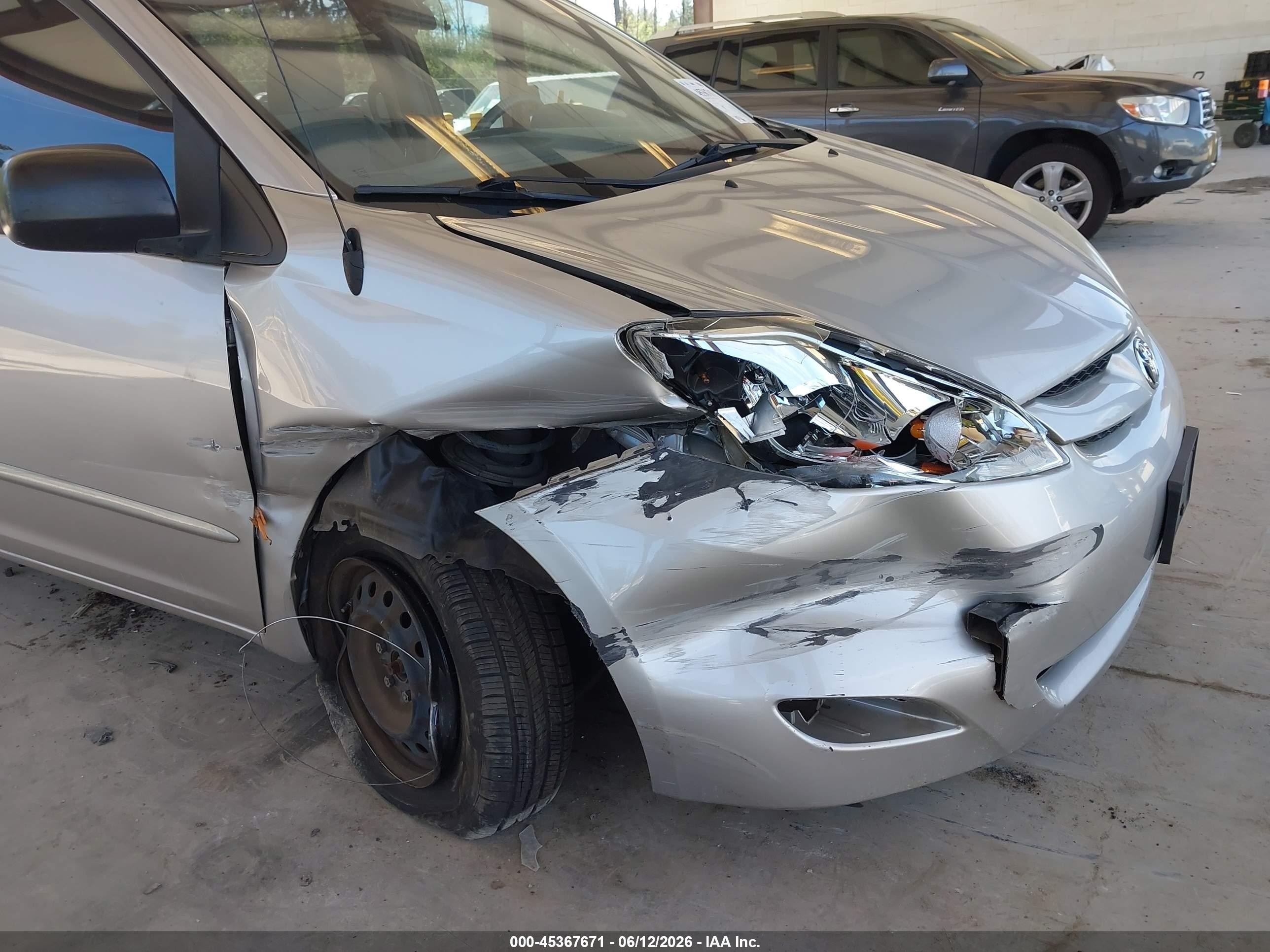 2010 Toyota Sienna Ce Silver vin: 5TDKK4CC8AS316521