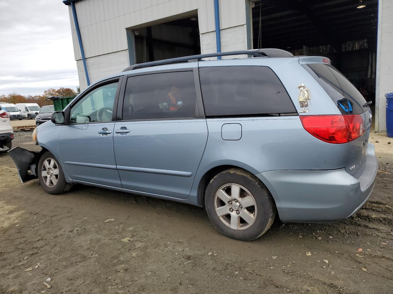 2010 Toyota Sienna Ce Blue vin: 5TDKK4CC8AS322030