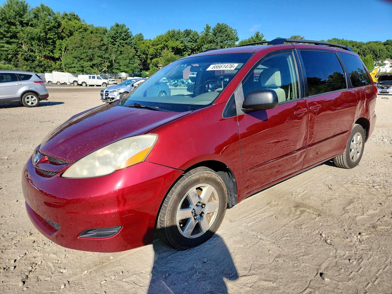 2010 Toyota Sienna Le 7-passenger Red vin: 5TDKK4CC8AS328507