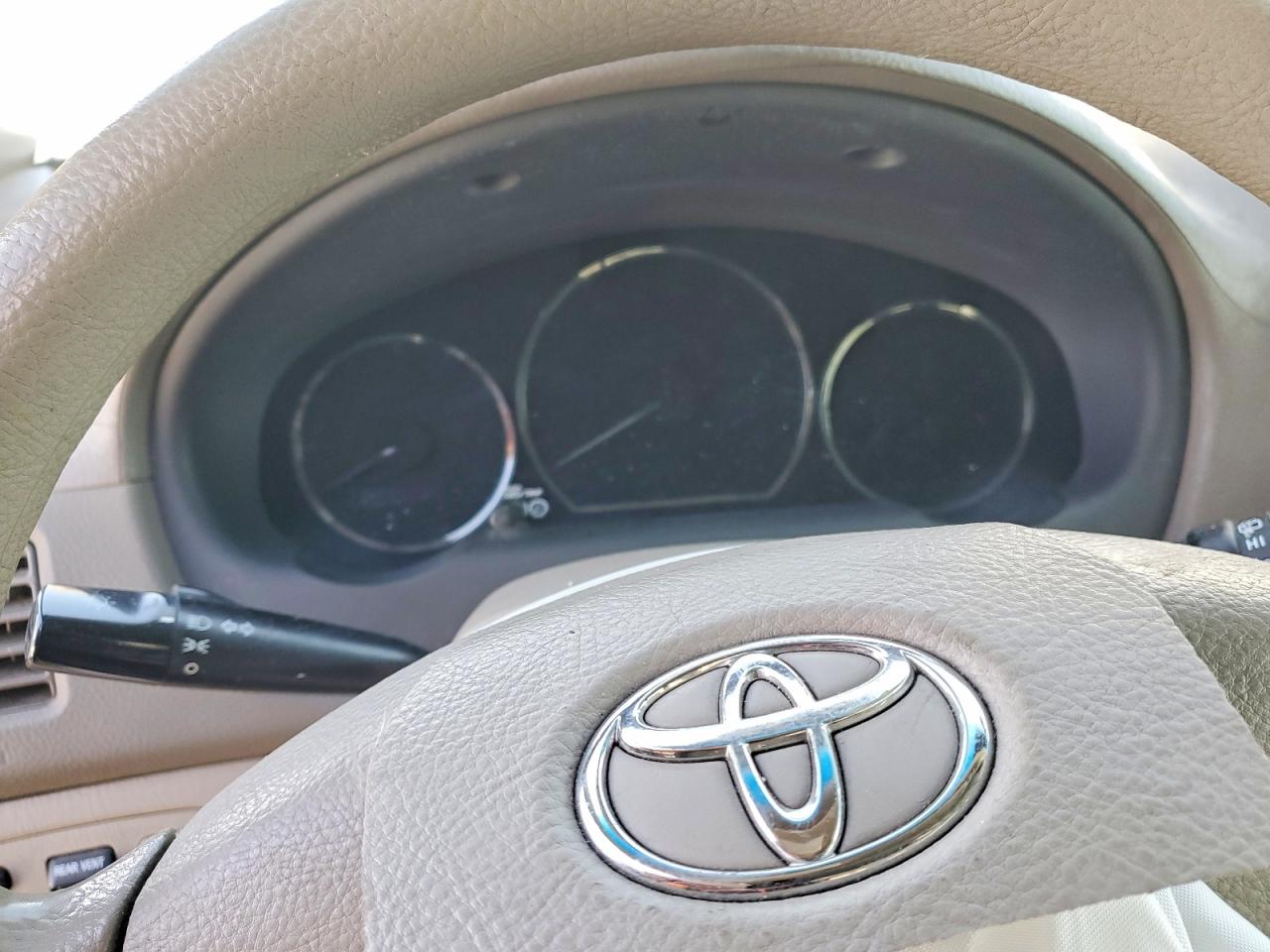 2010 Toyota Sienna Le 8 Passenger Beige vin: 5TDKK4CC8AS337076