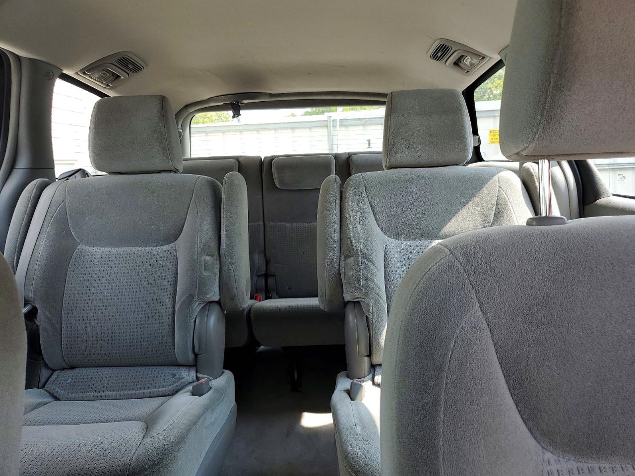 2010 Toyota Sienna Ce 7-passenger Blue vin: 5TDKK4CC9AS294674