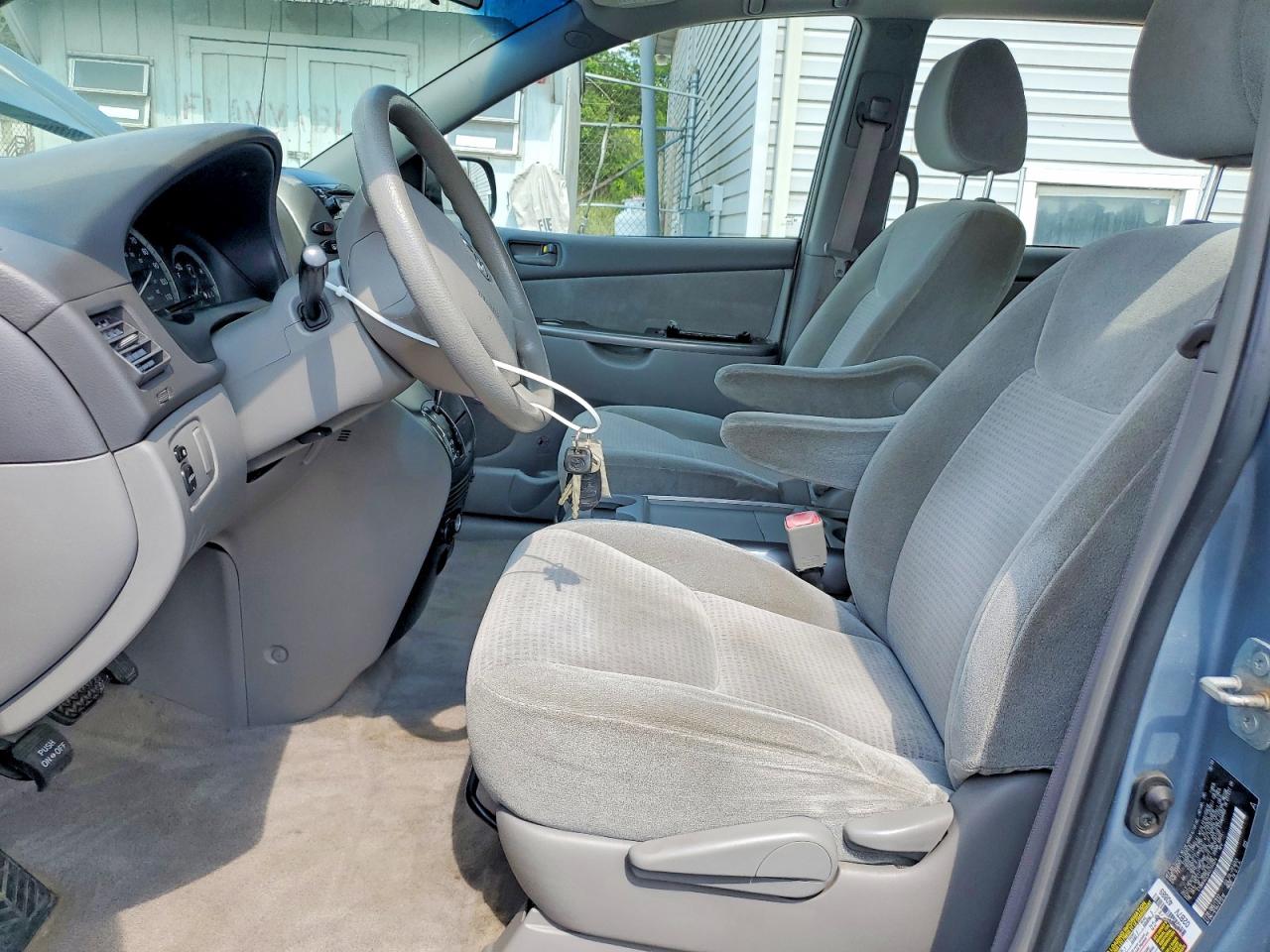 2010 Toyota Sienna Ce 7-passenger Blue vin: 5TDKK4CC9AS294674