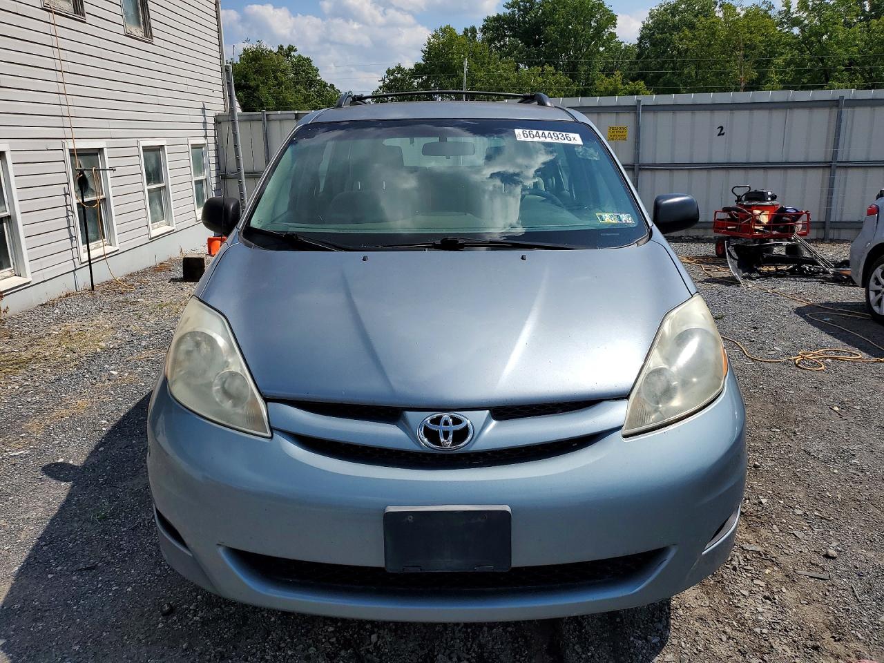 2010 Toyota Sienna Ce 7-passenger Blue vin: 5TDKK4CC9AS294674
