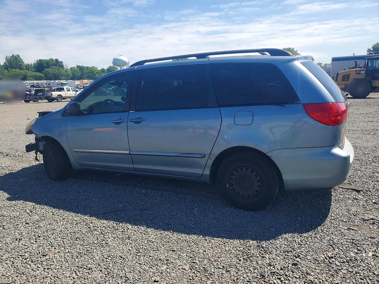 2010 Toyota Sienna Ce 8-passenger Blue vin: 5TDKK4CC9AS295341