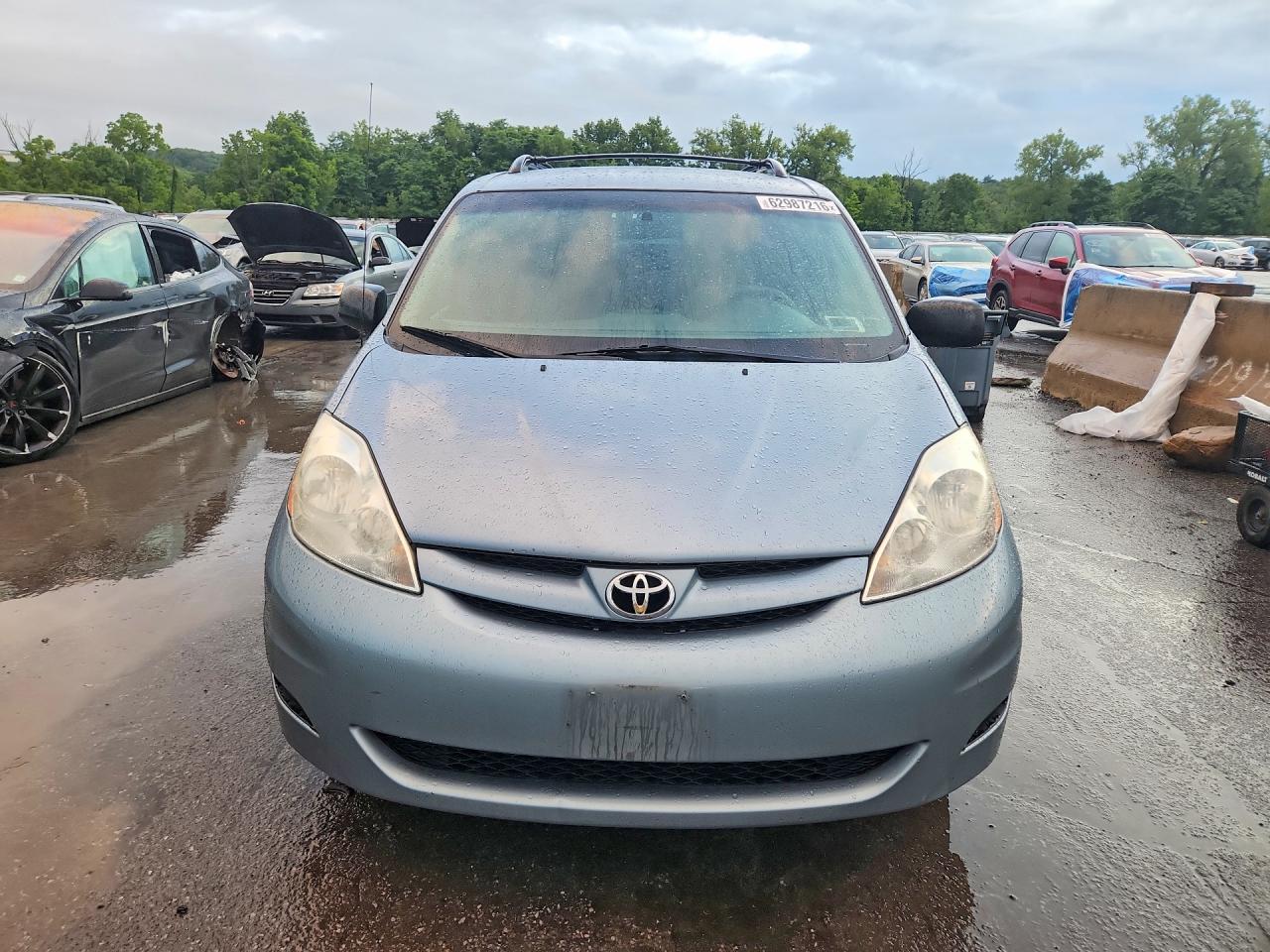2010 Toyota Sienna Le 7-passenger Blue vin: 5TDKK4CC9AS295775