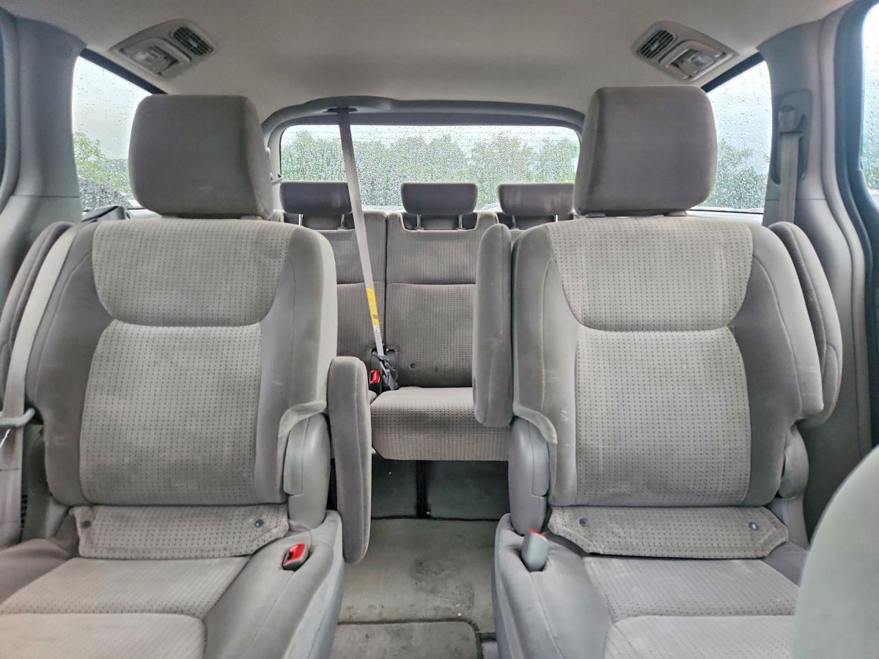 2010 Toyota Sienna Le 7-passenger Blue vin: 5TDKK4CC9AS295775