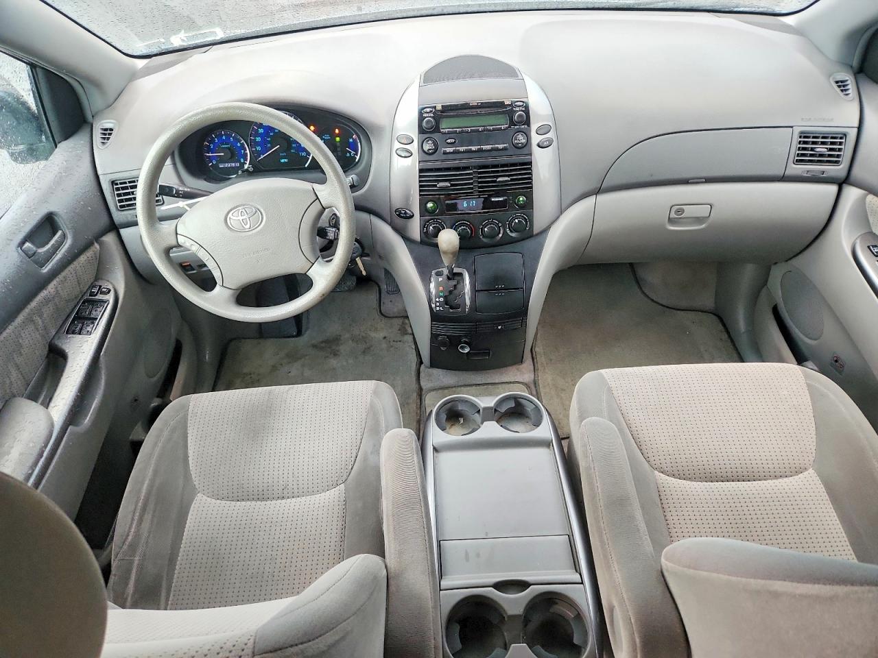 2010 Toyota Sienna Le 7-passenger Blue vin: 5TDKK4CC9AS295775