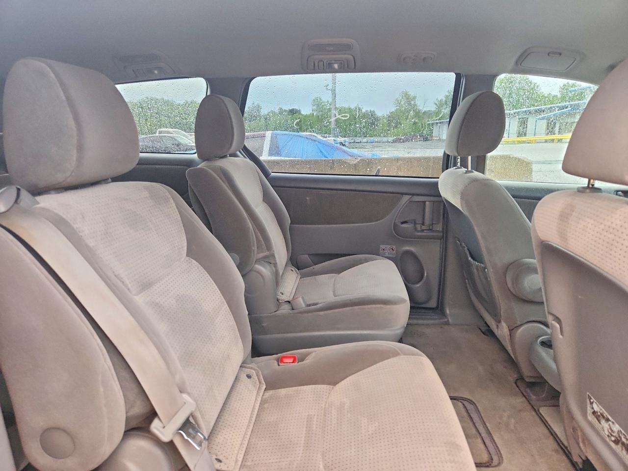 2010 Toyota Sienna Le 7-passenger Blue vin: 5TDKK4CC9AS295775