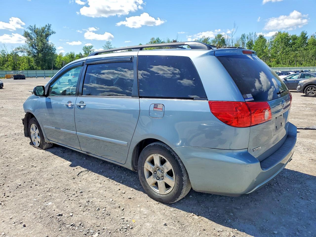2010 Toyota Sienna Le 8-passenger Blue vin: 5TDKK4CC9AS305429