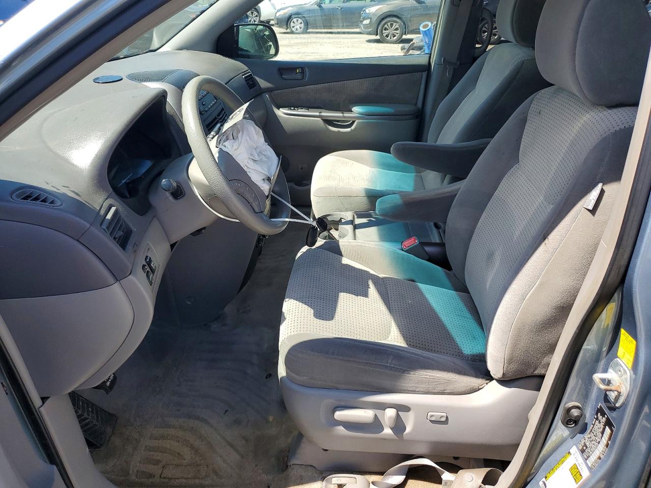 2010 Toyota Sienna Le 8-passenger Blue vin: 5TDKK4CC9AS305429