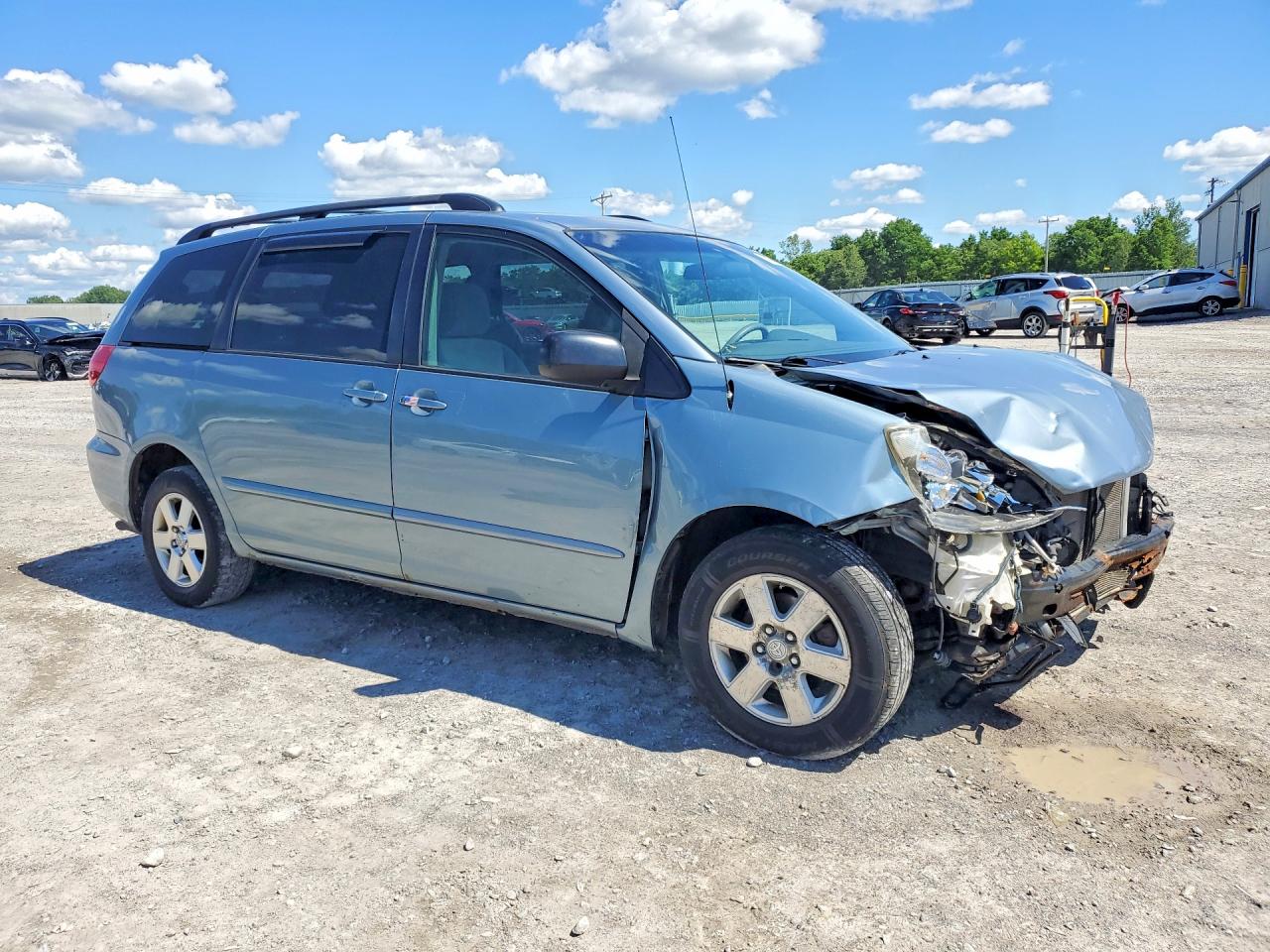 2010 Toyota Sienna Le 8-passenger Blue vin: 5TDKK4CC9AS305429