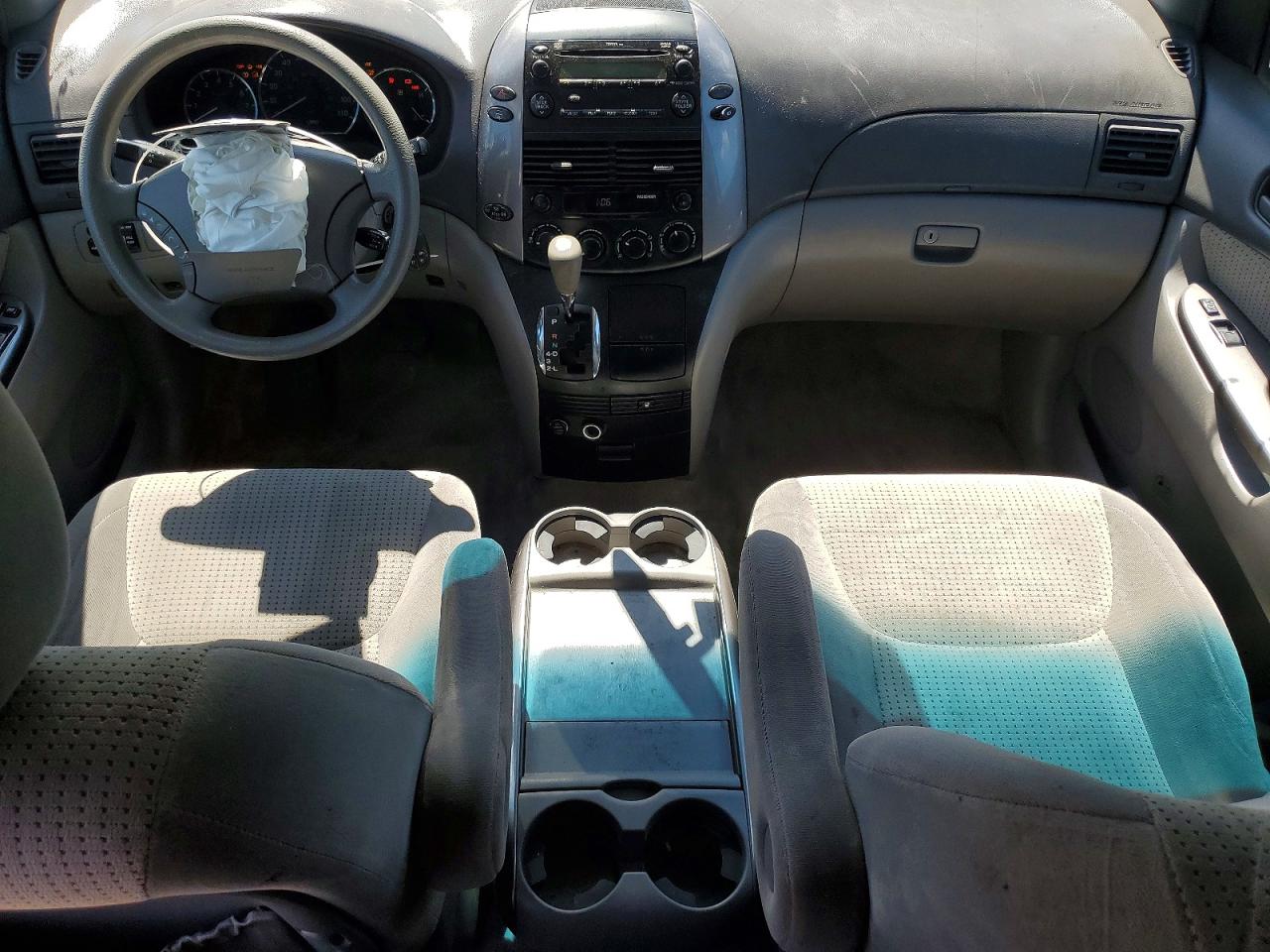 2010 Toyota Sienna Le 8-passenger Blue vin: 5TDKK4CC9AS305429