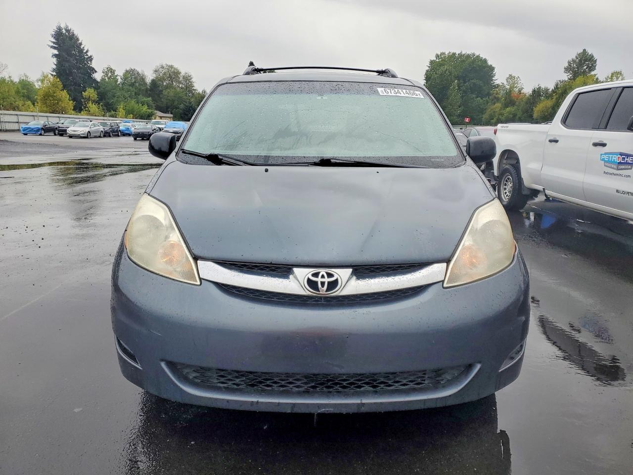 2010 Toyota Sienna Le 7-passenger Blue vin: 5TDKK4CC9AS305950