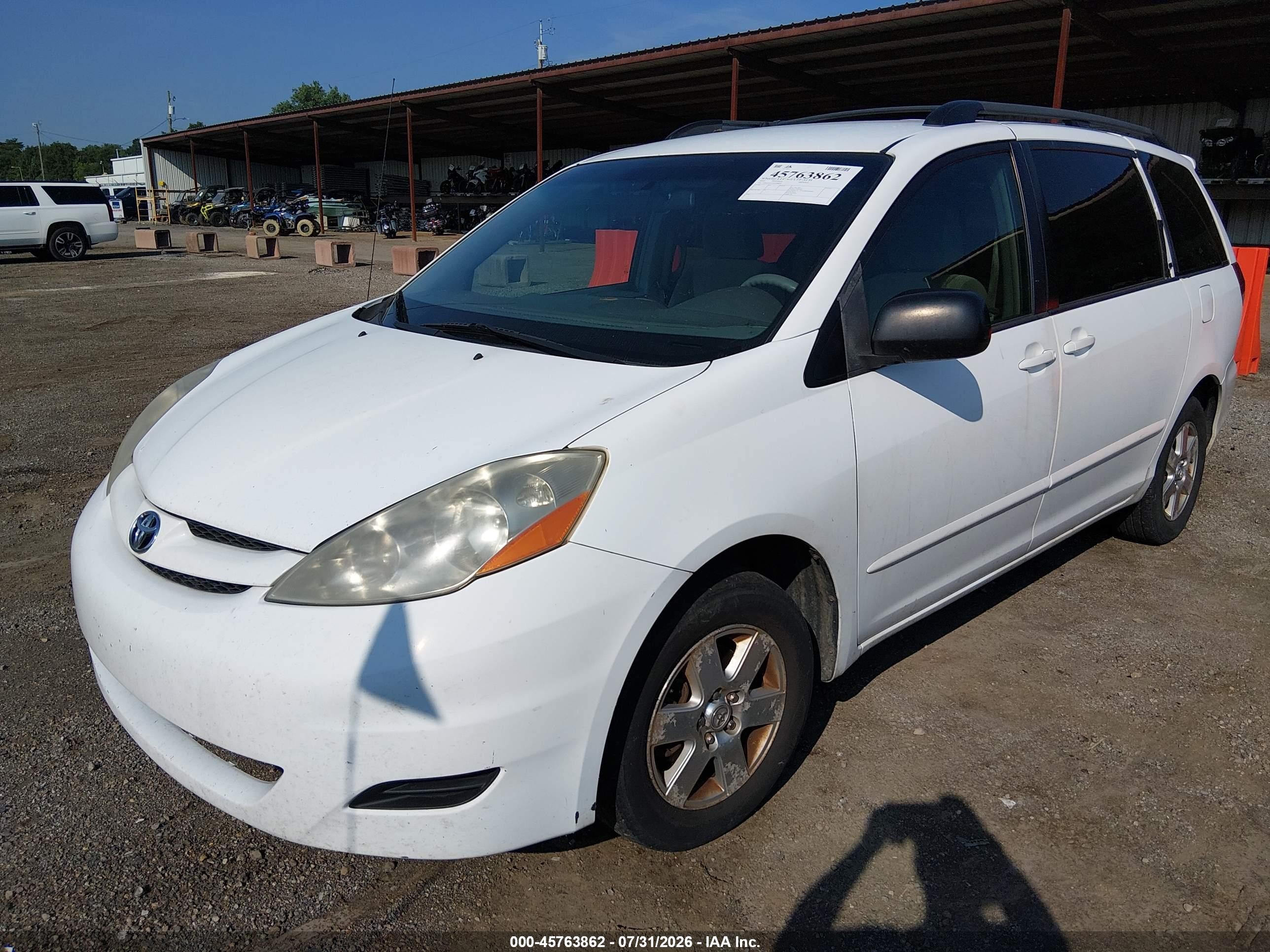 2010 Toyota Sienna Le White vin: 5TDKK4CC9AS308671