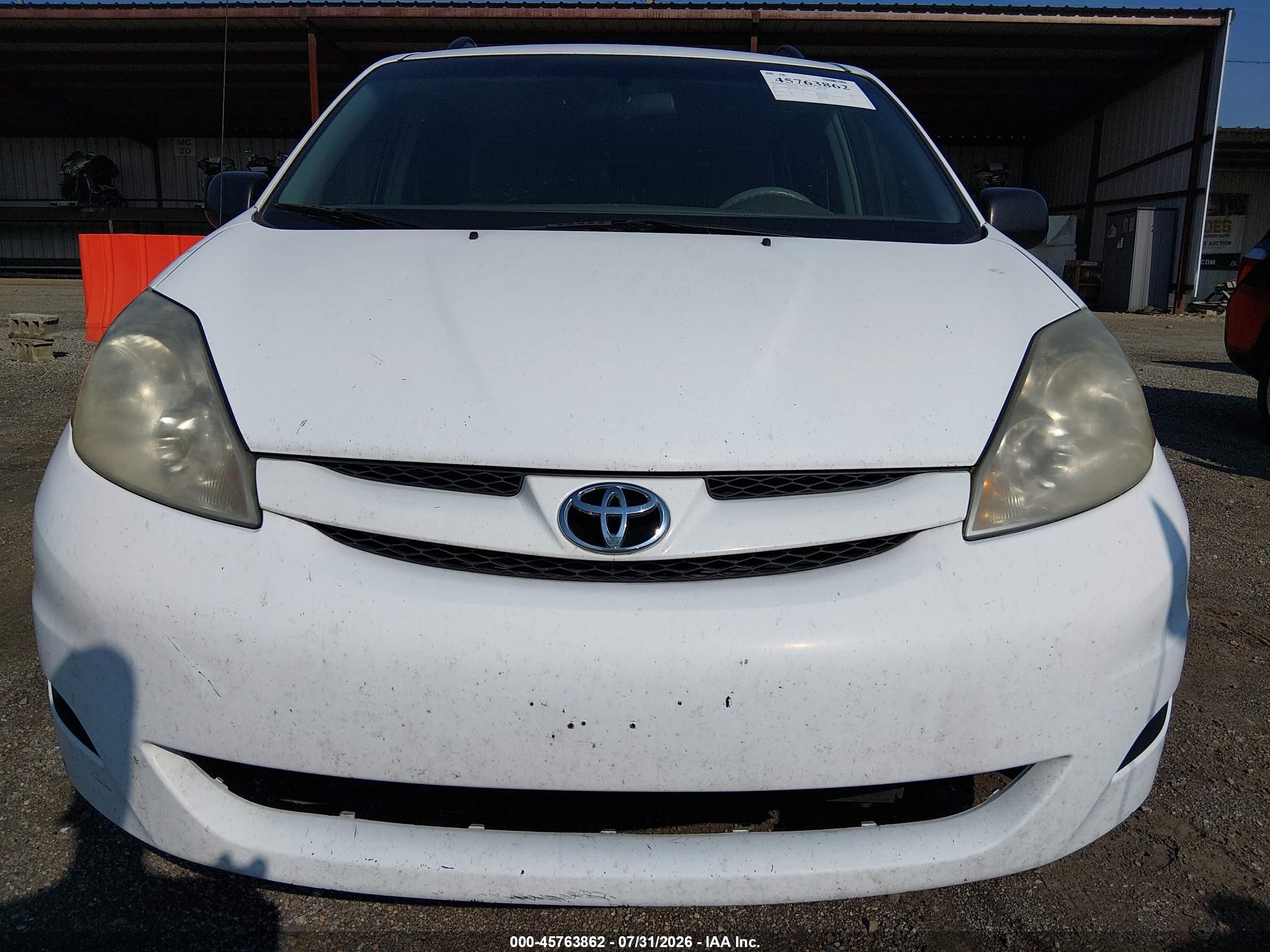 2010 Toyota Sienna Le White vin: 5TDKK4CC9AS308671
