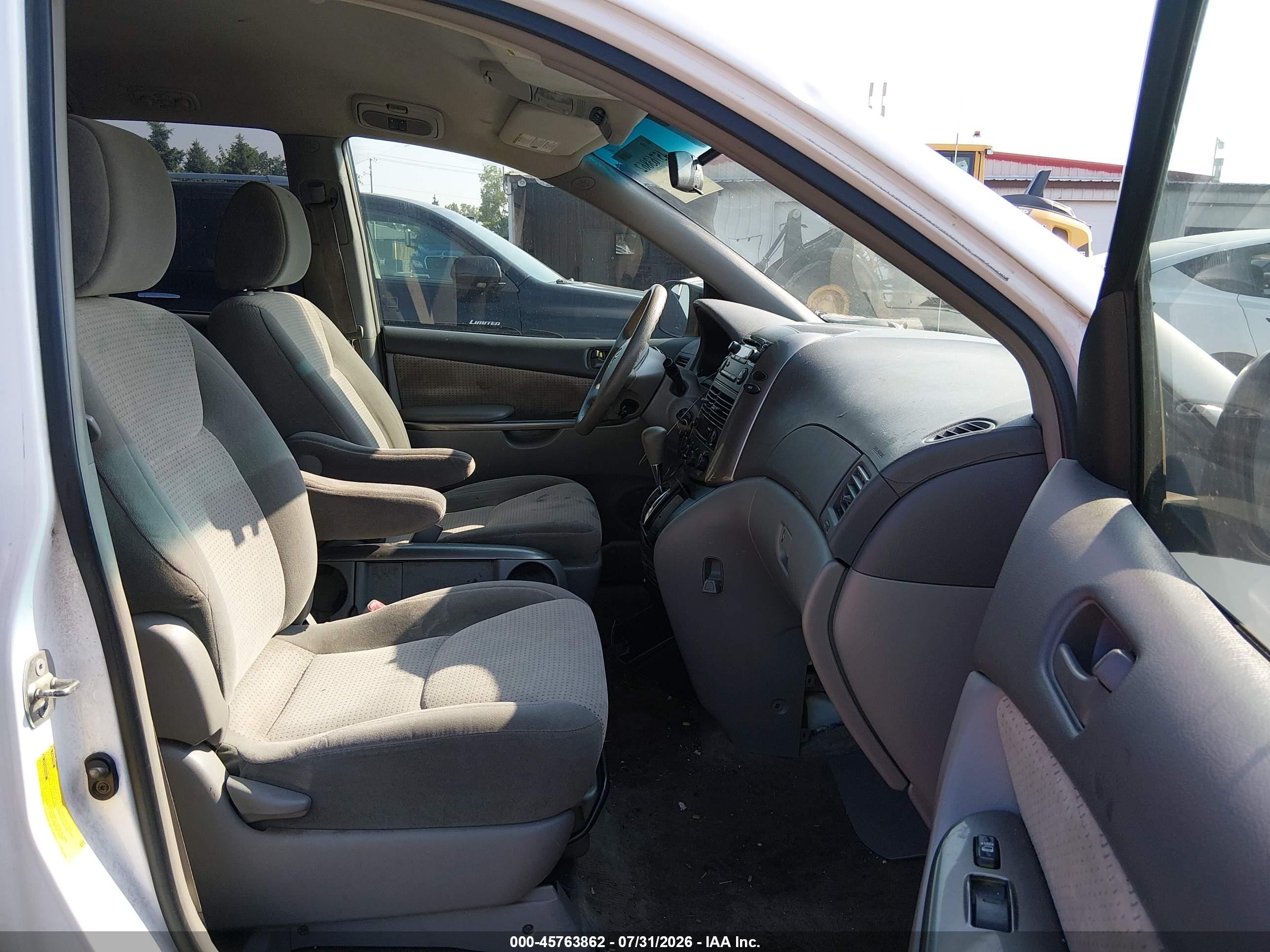 2010 Toyota Sienna Le White vin: 5TDKK4CC9AS308671