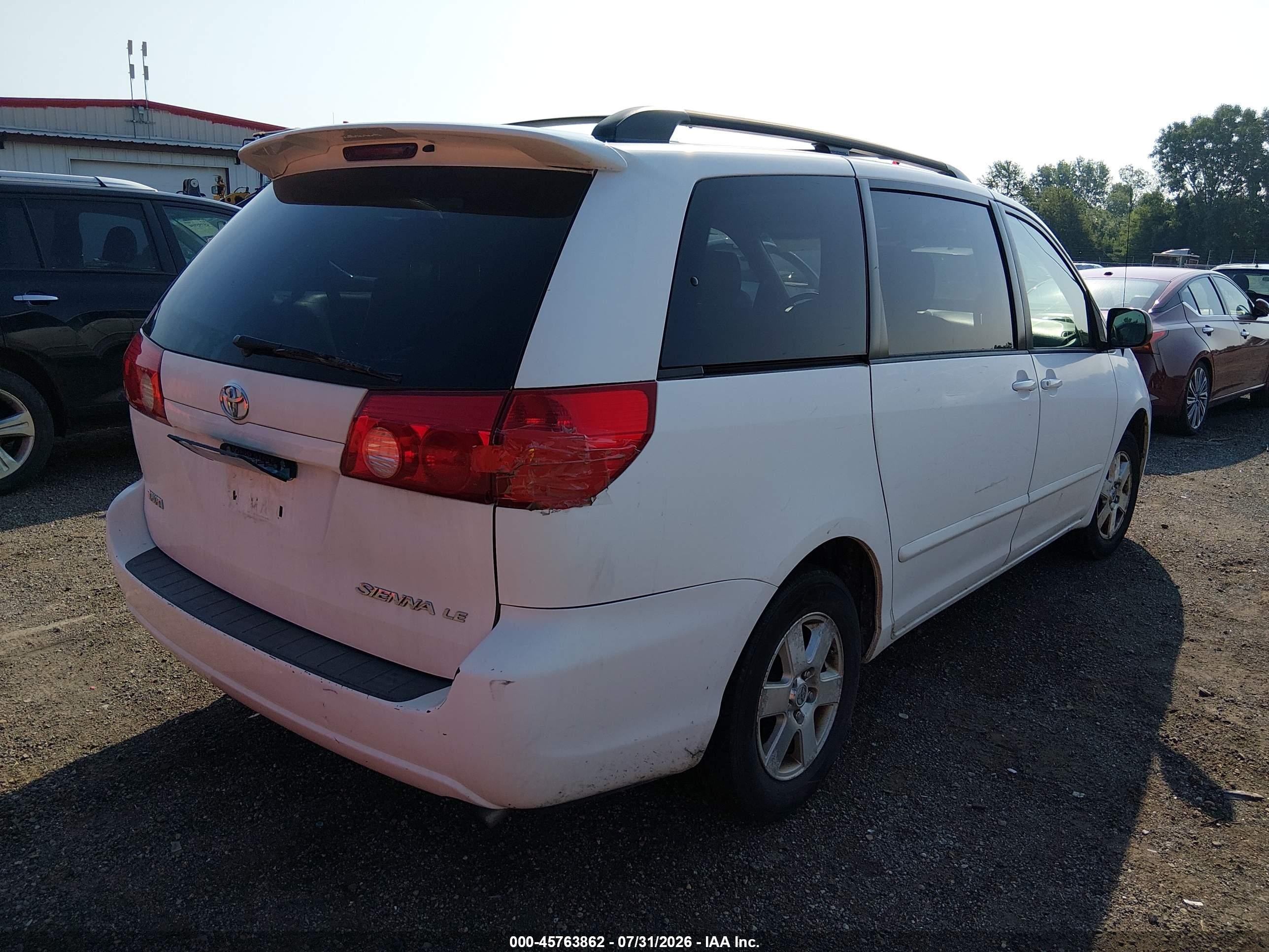 2010 Toyota Sienna Le White vin: 5TDKK4CC9AS308671