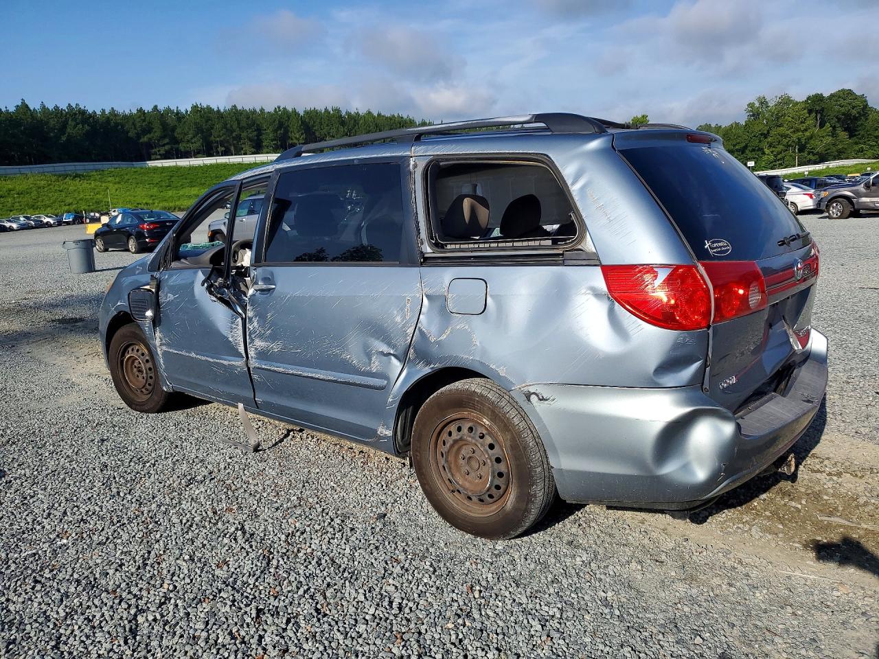2010 Toyota Sienna Le 7-passenger Blue vin: 5TDKK4CC9AS312302