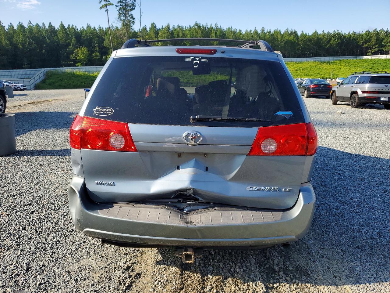 2010 Toyota Sienna Le 7-passenger Blue vin: 5TDKK4CC9AS312302