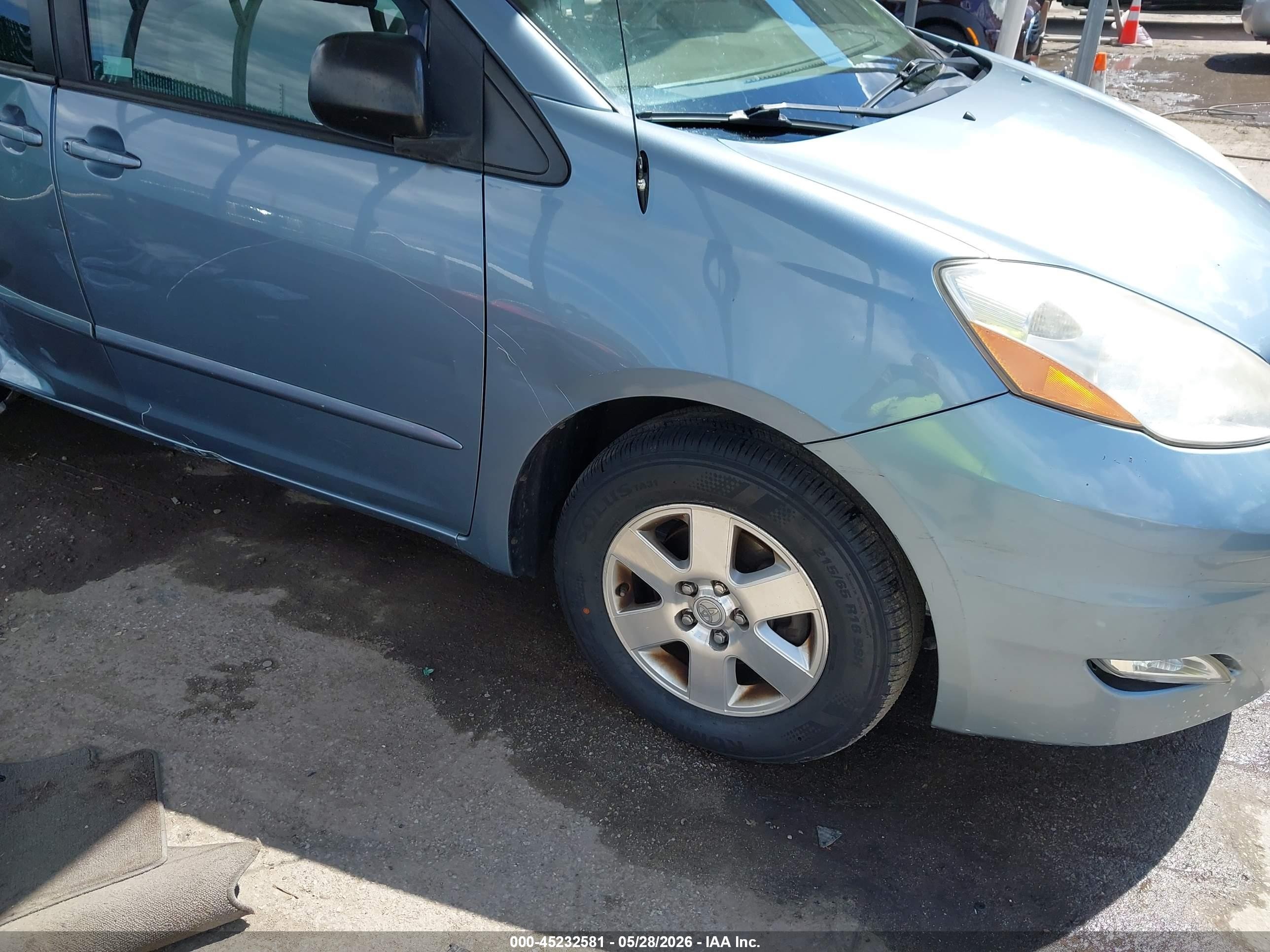 2010 Toyota Sienna Le Синий vin: 5TDKK4CC9AS333814