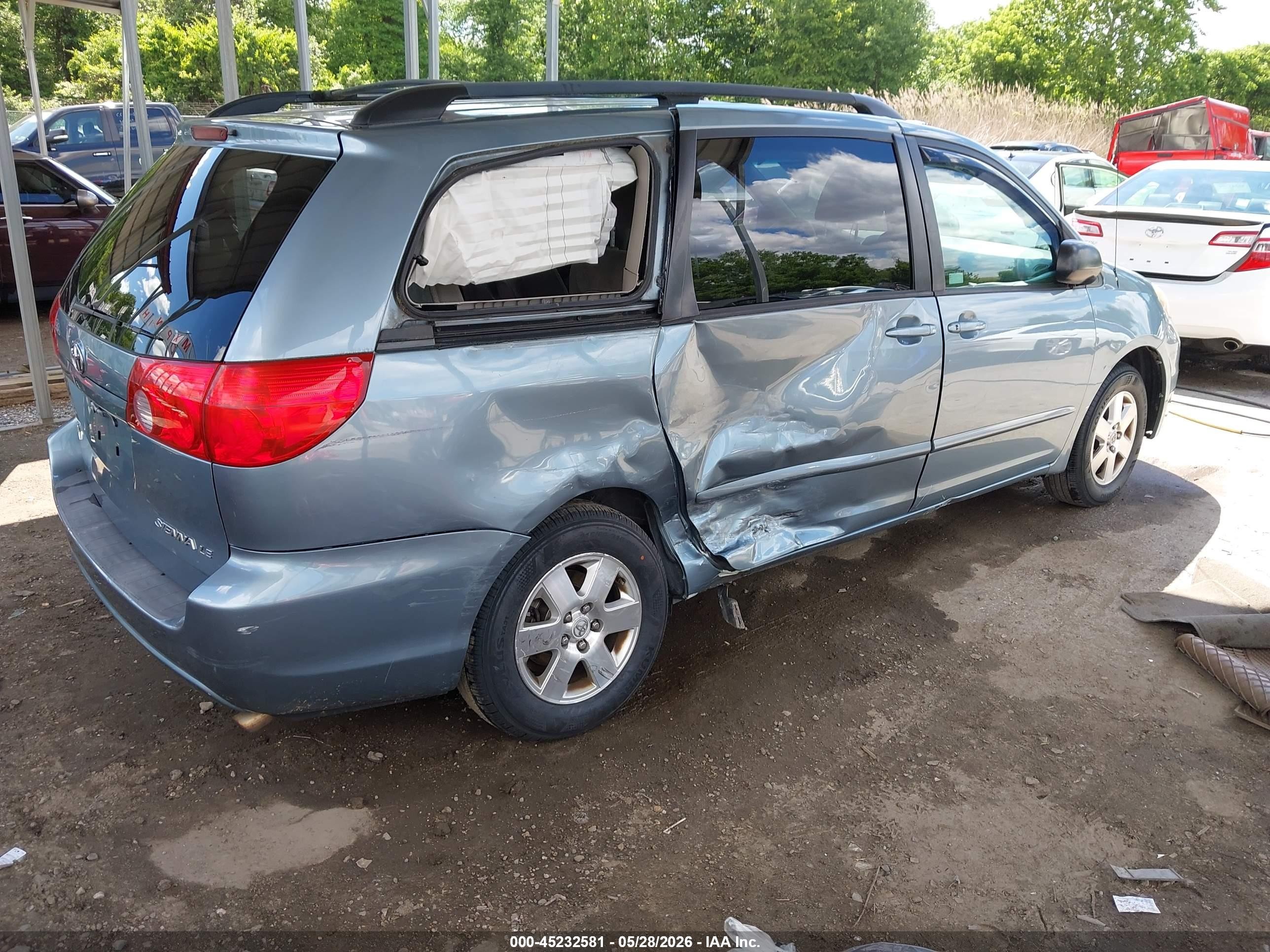 2010 Toyota Sienna Le Синий vin: 5TDKK4CC9AS333814