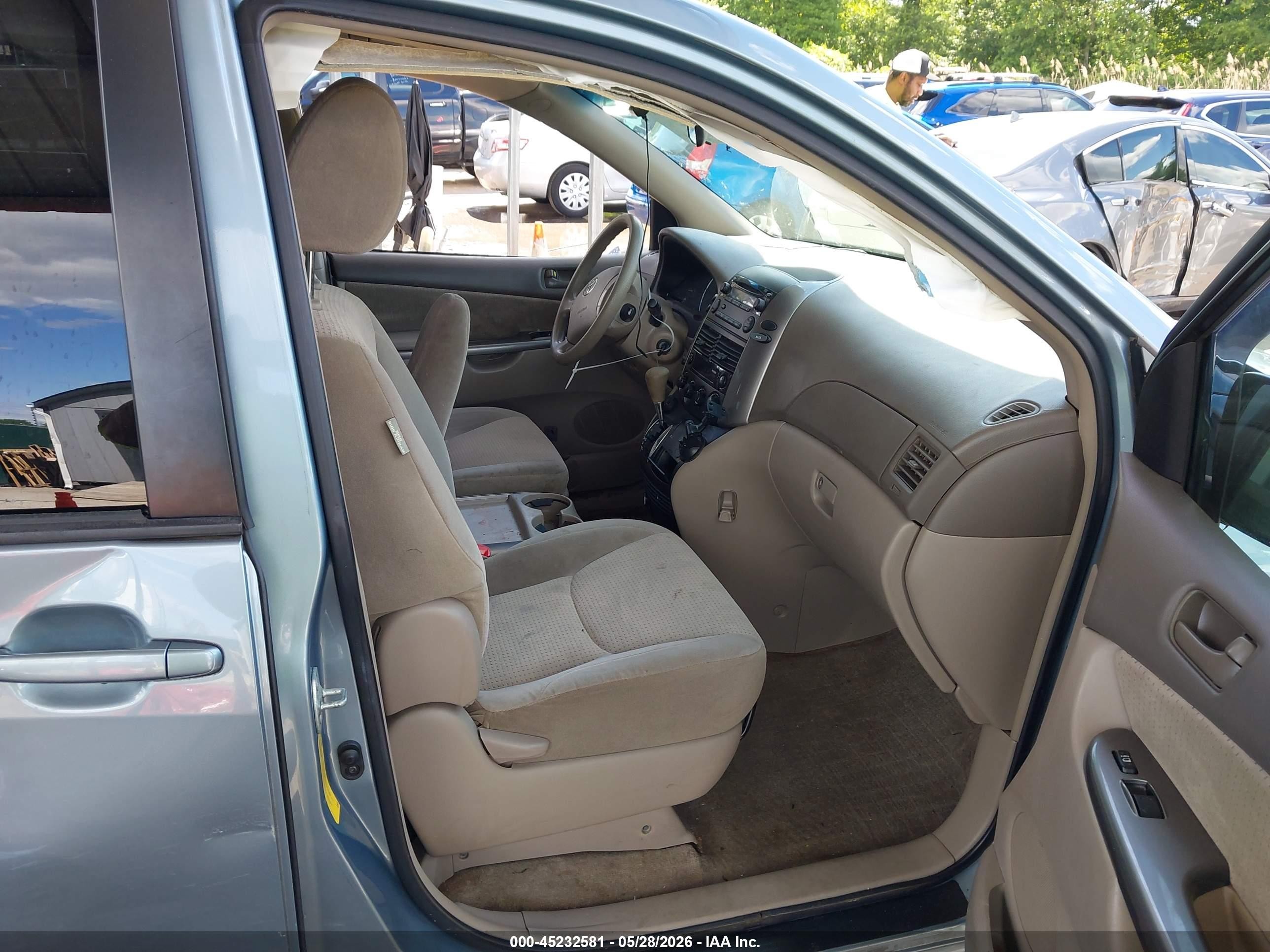 2010 Toyota Sienna Le Синий vin: 5TDKK4CC9AS333814