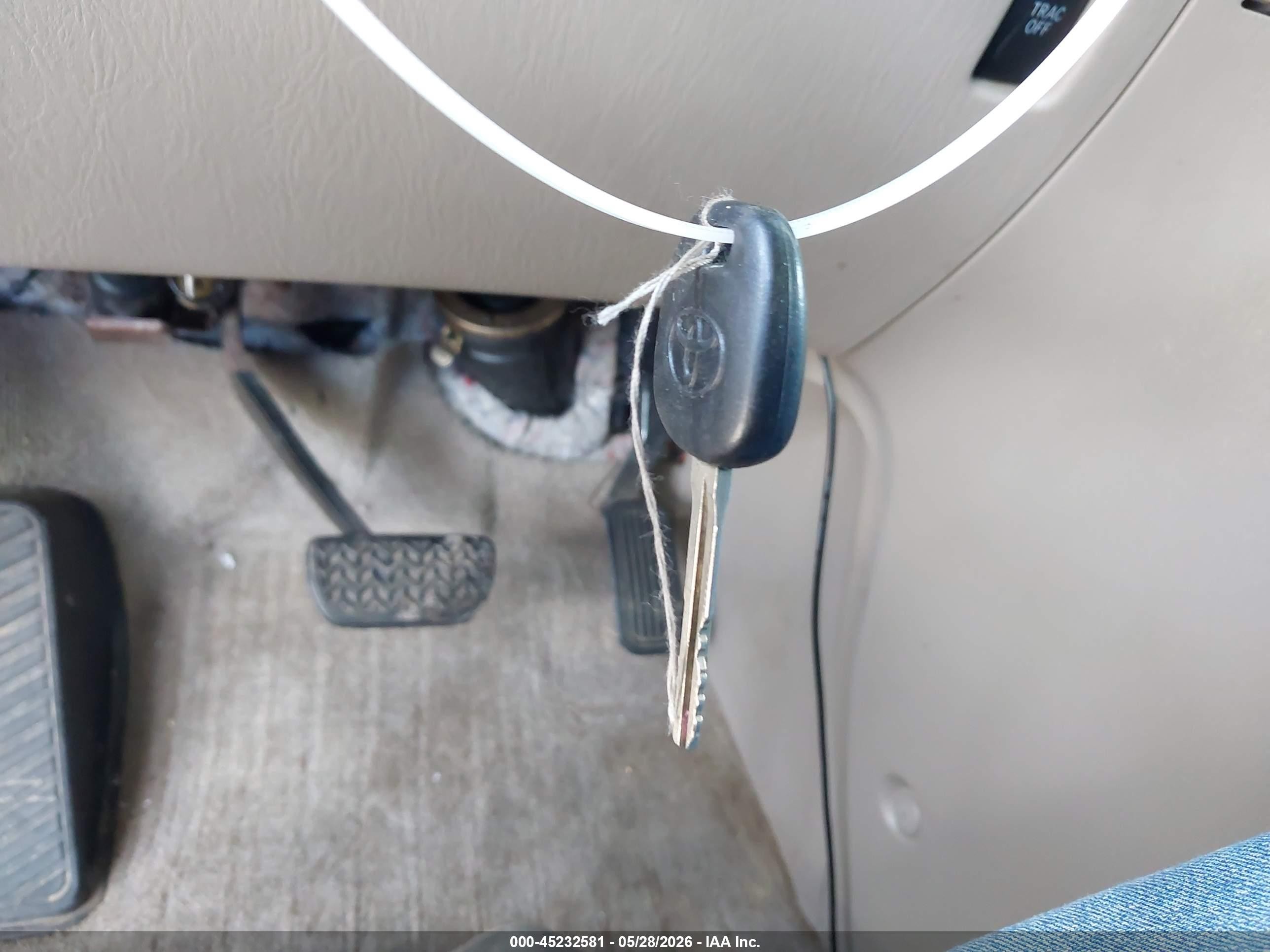 2010 Toyota Sienna Le Синий vin: 5TDKK4CC9AS333814