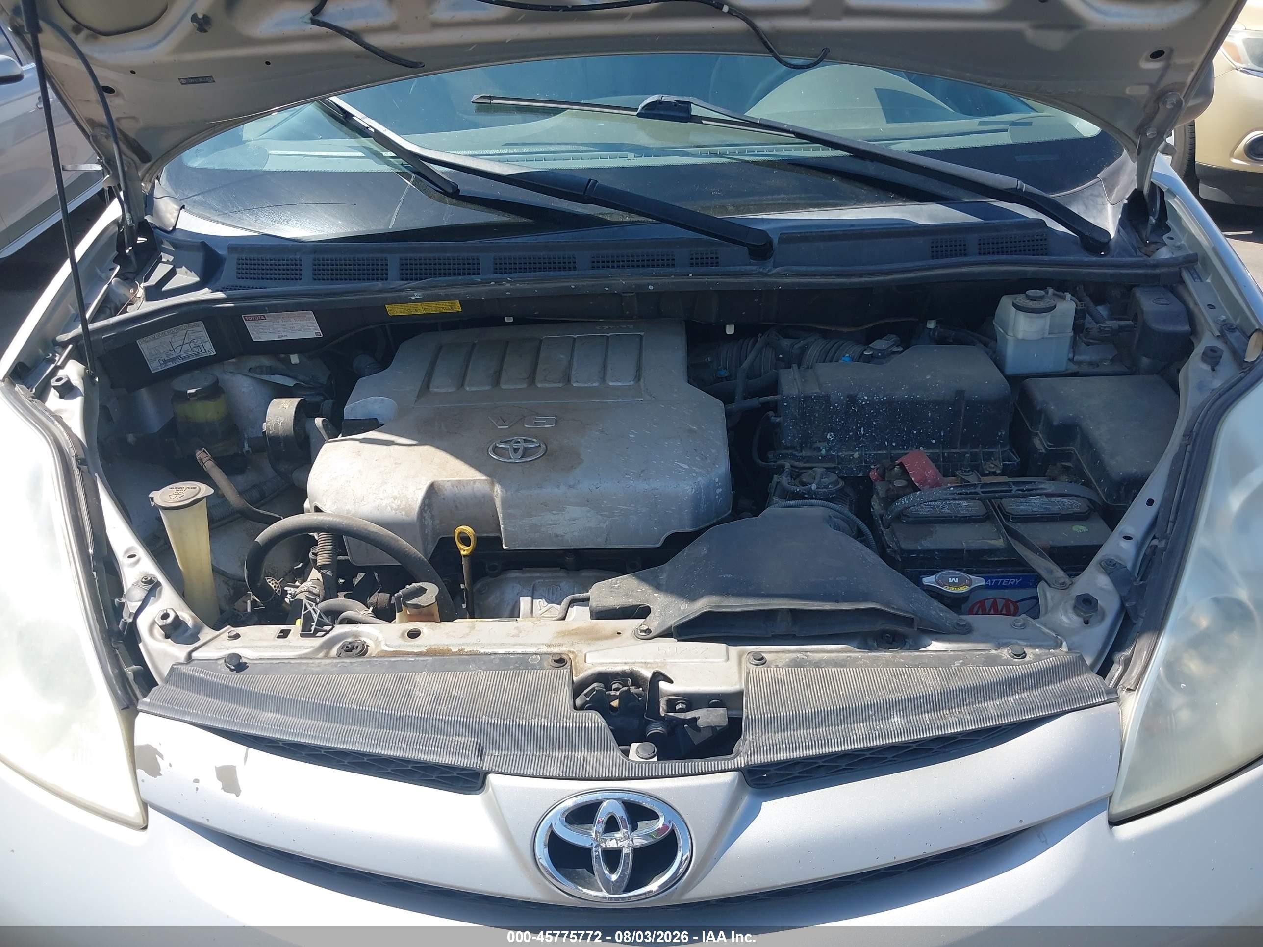 2010 Toyota Sienna Ce/le Silver vin: 5TDKK4CC9AS339256