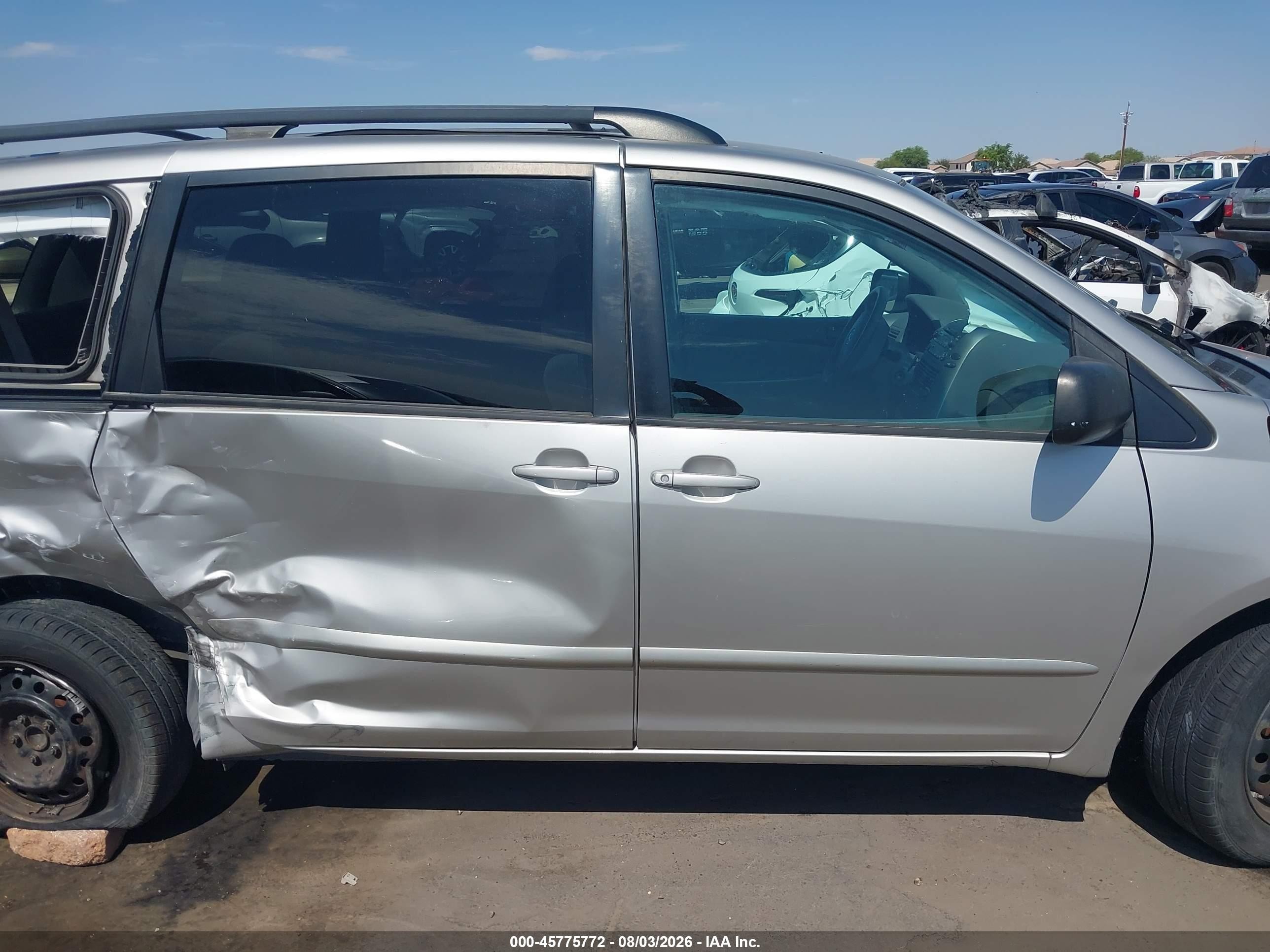 2010 Toyota Sienna Ce/le Silver vin: 5TDKK4CC9AS339256