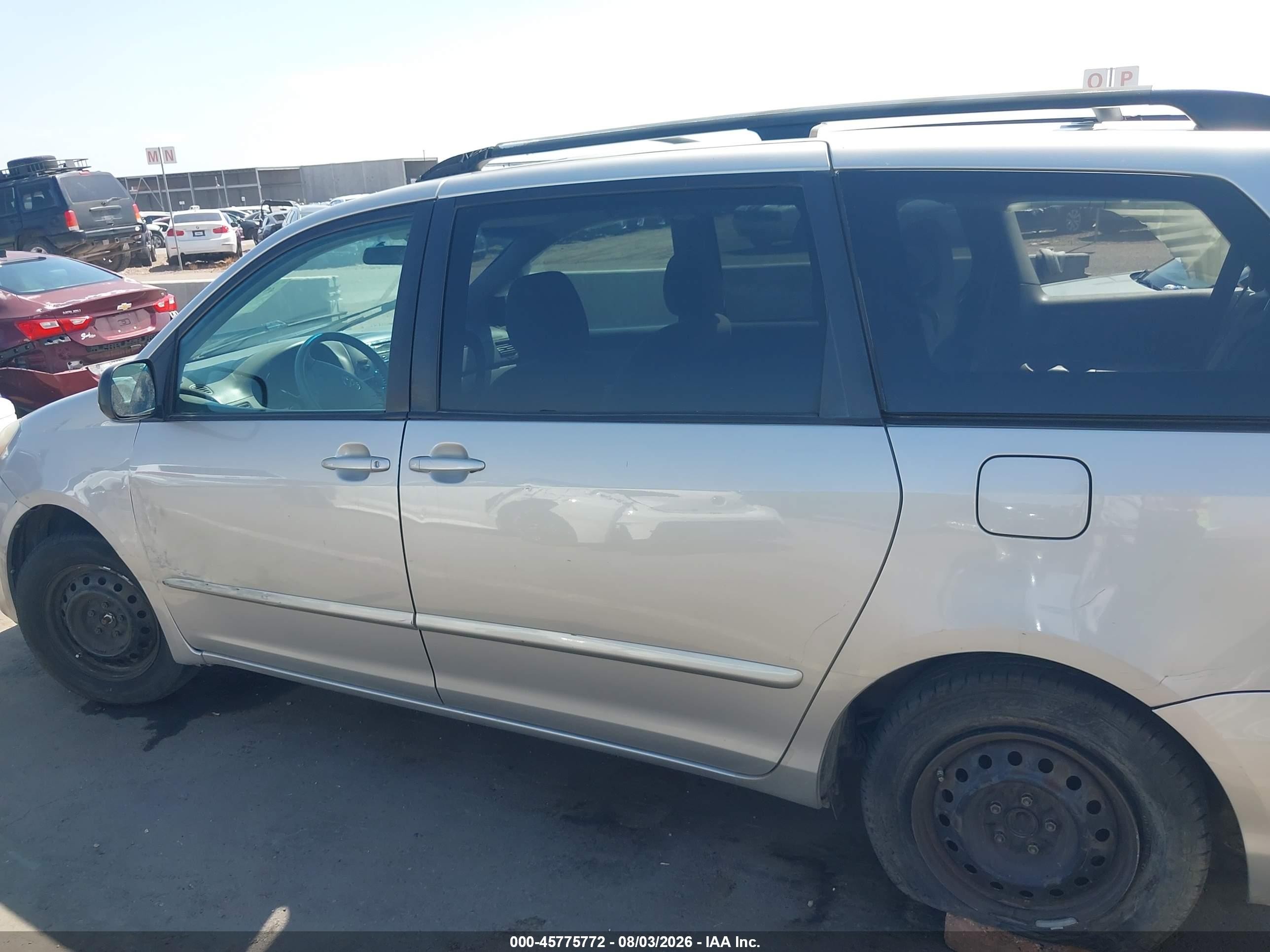 2010 Toyota Sienna Ce/le Silver vin: 5TDKK4CC9AS339256