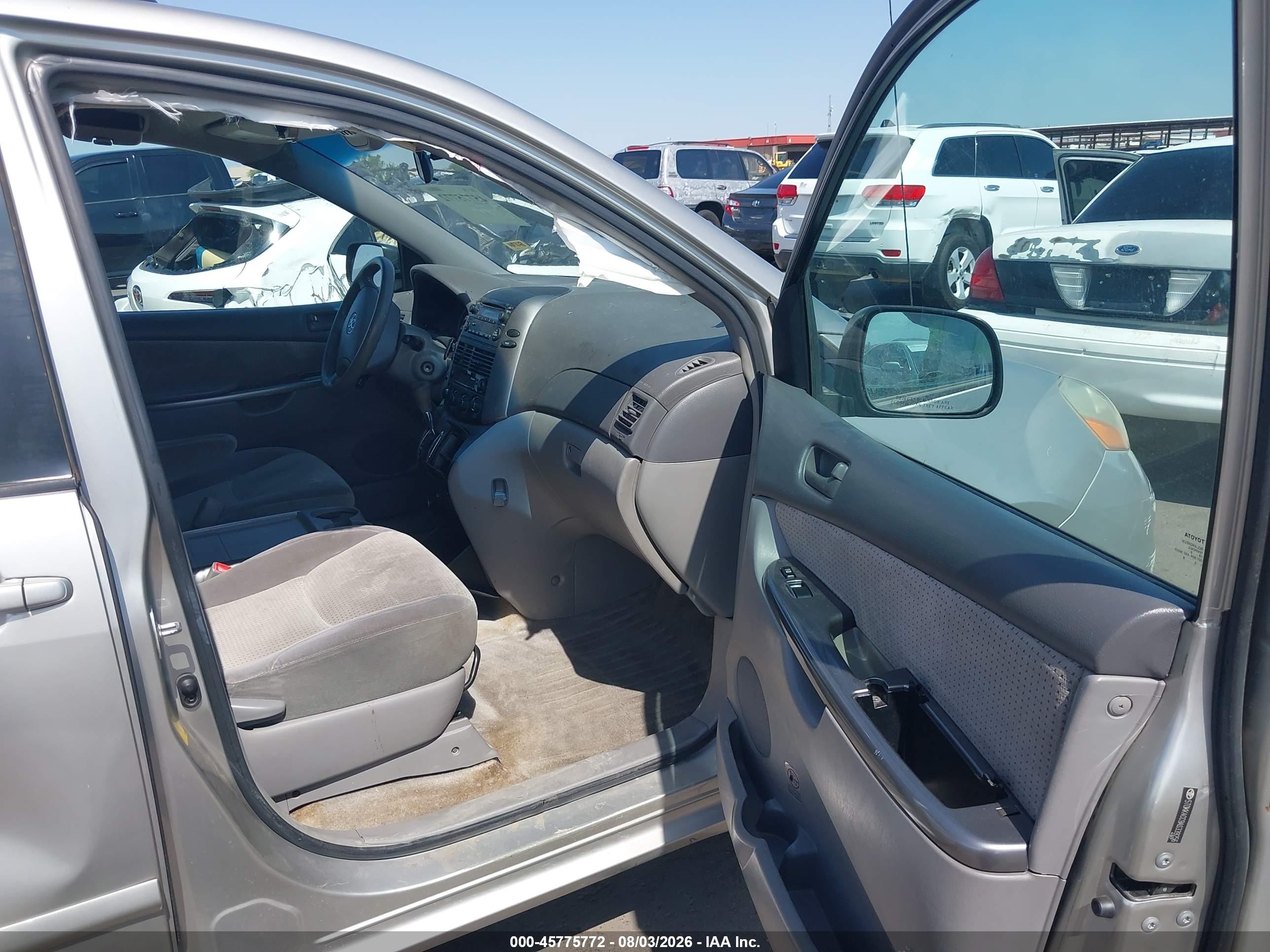 2010 Toyota Sienna Ce/le Silver vin: 5TDKK4CC9AS339256