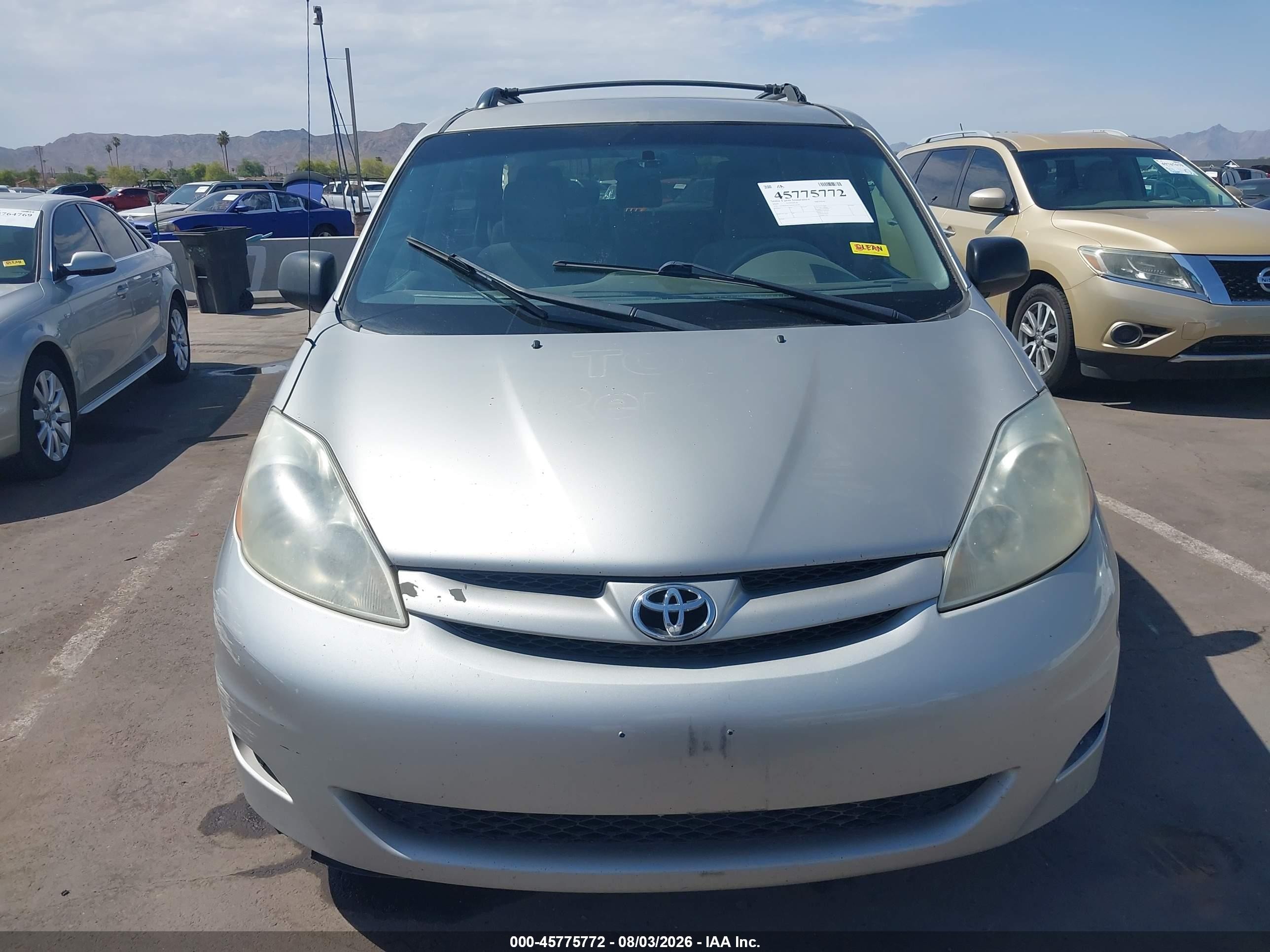 2010 Toyota Sienna Ce/le Silver vin: 5TDKK4CC9AS339256