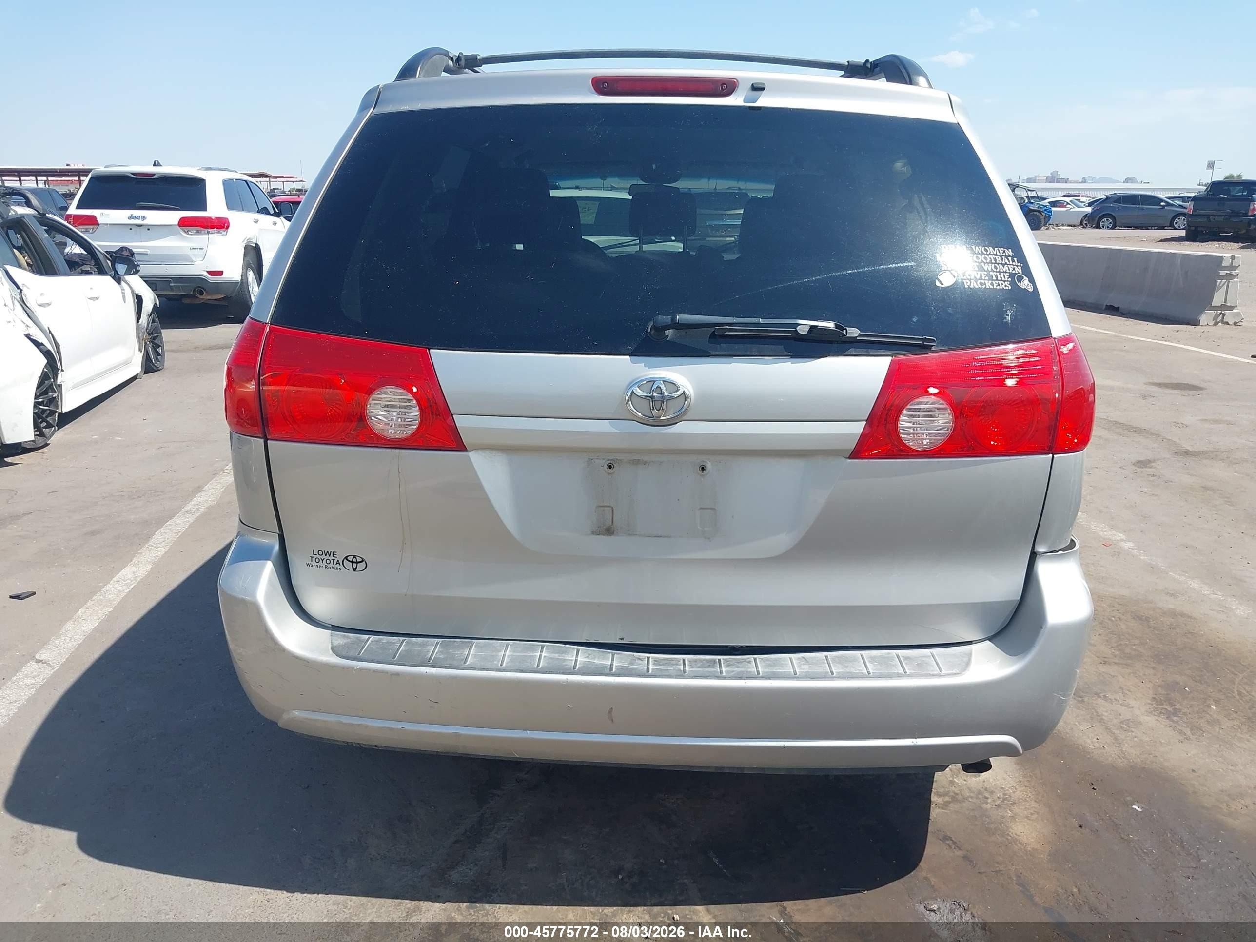 2010 Toyota Sienna Ce/le Silver vin: 5TDKK4CC9AS339256