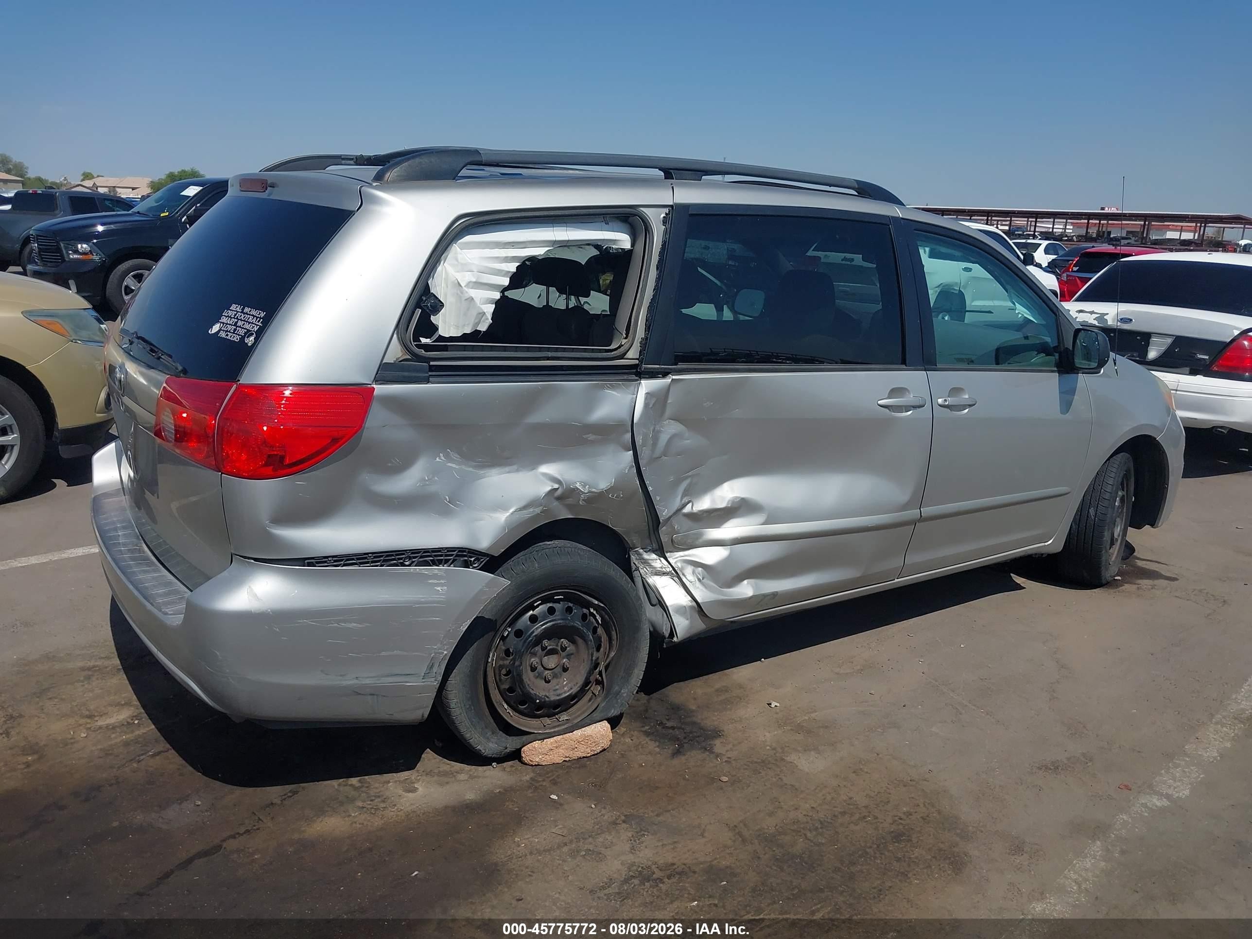 2010 Toyota Sienna Ce/le Silver vin: 5TDKK4CC9AS339256