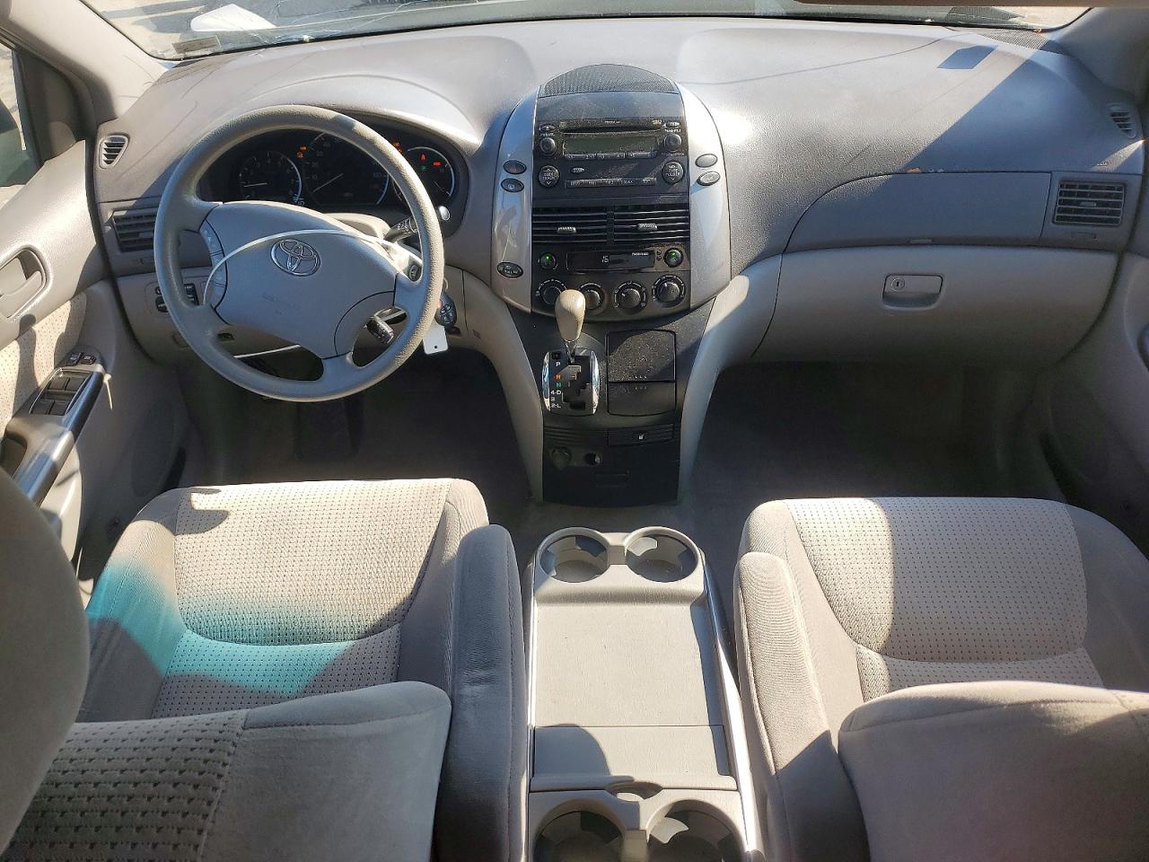 2010 Toyota Sienna Le 7-passenger Серебряный vin: 5TDKK4CCXAS296398