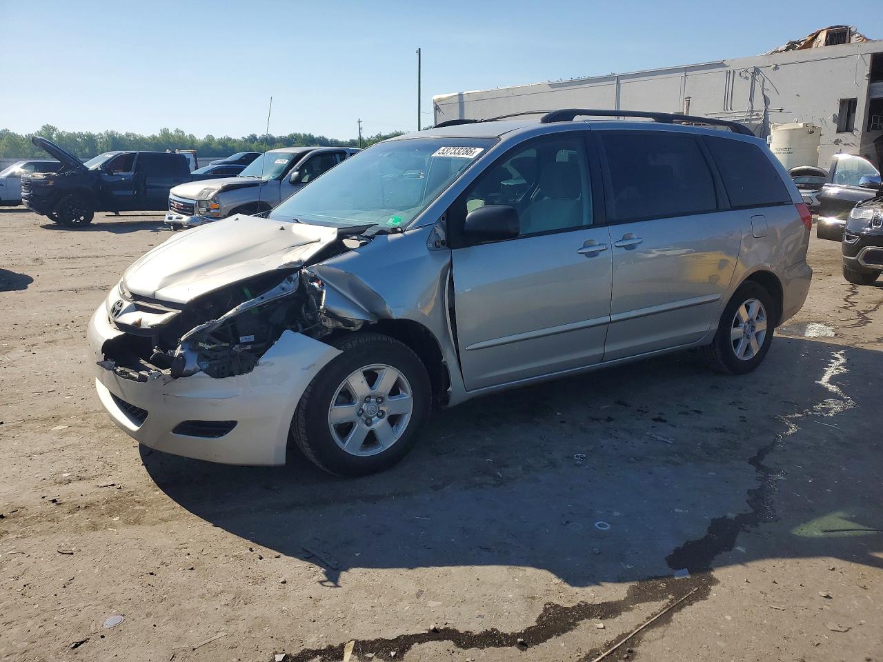 2010 Toyota Sienna Le 7-passenger Silver vin: 5TDKK4CCXAS296398